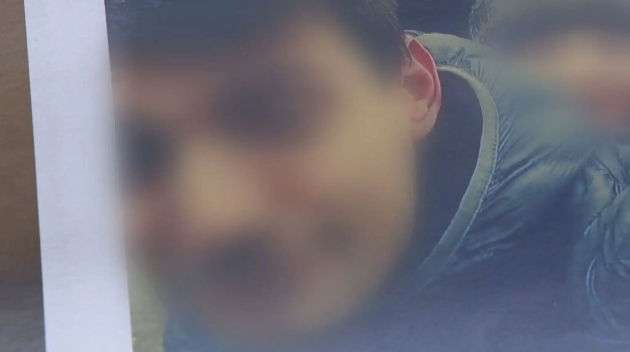 Muž, ktorý zneužíval dievčatko.