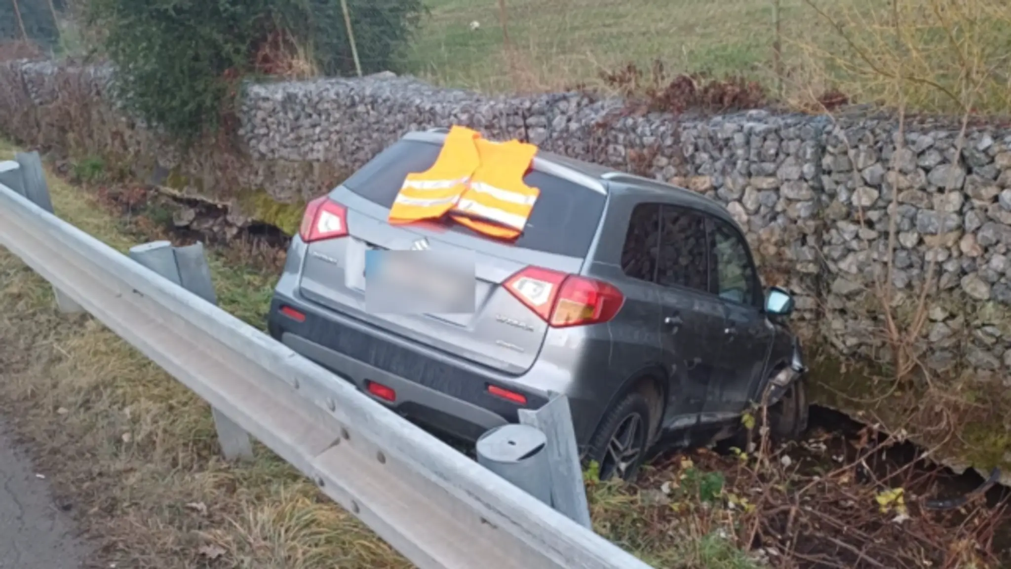 Na snímke auto v potoku, za volantom ktorého mala sedieť dcéra ministra Blanára.