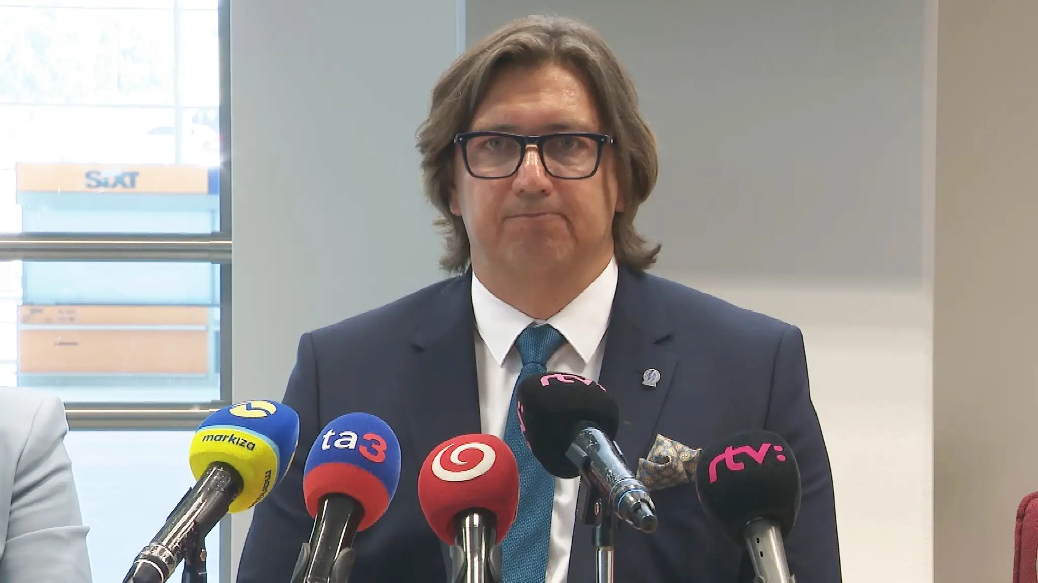 Roman Berkeš, prezident SACKA, počas tlačovej konferencie na bratislavskom letisku.