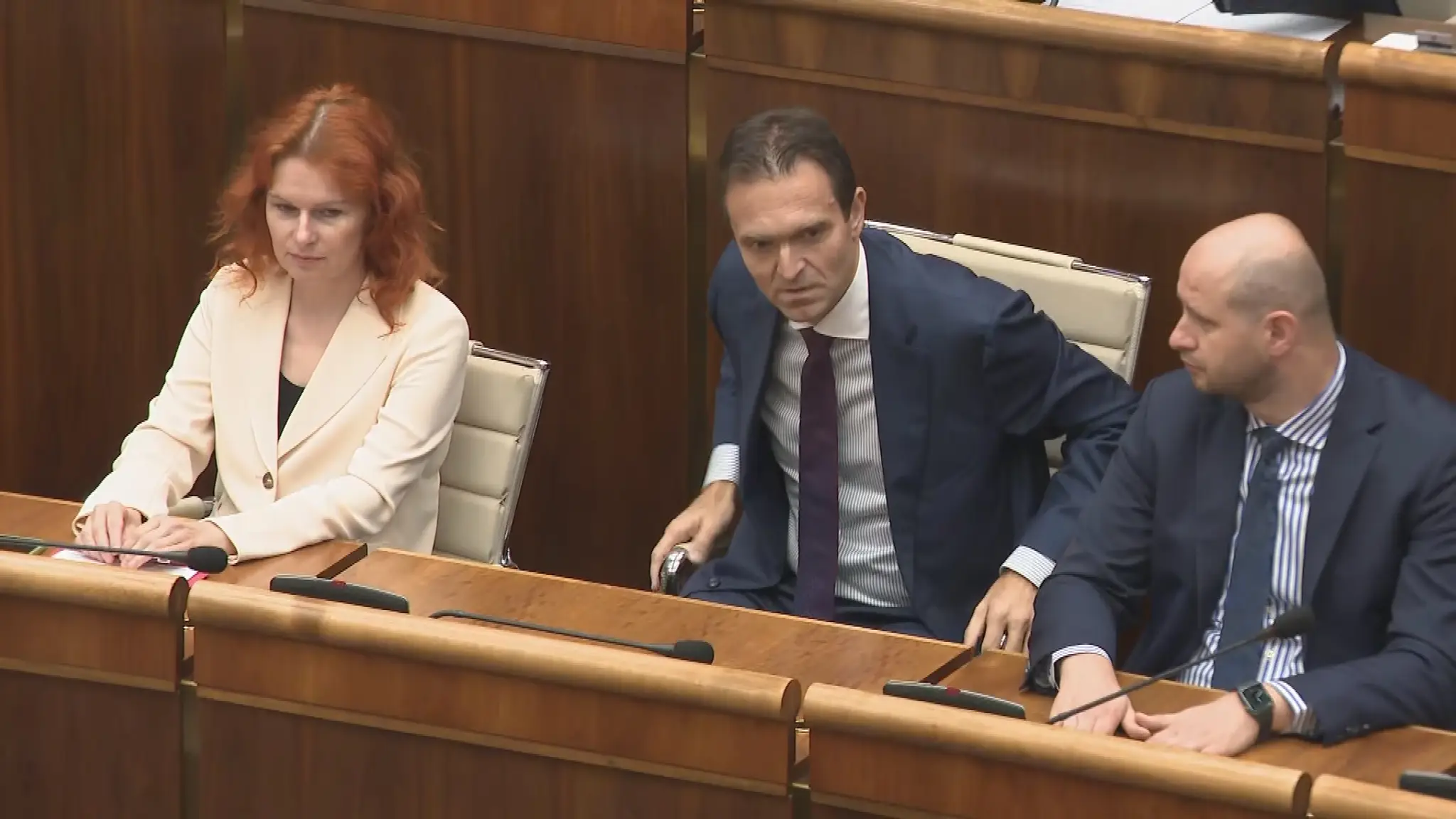 Parlament vláde vyhlásil nedôveru.