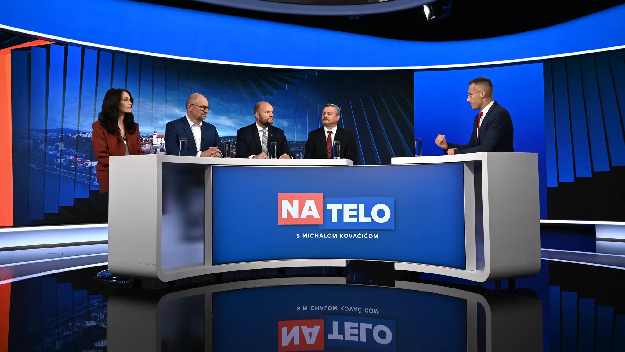 Hosťami Na telo boli Richard Sulík, Jaroslav Naď, József Berényi a Zuzana Gabrižová.