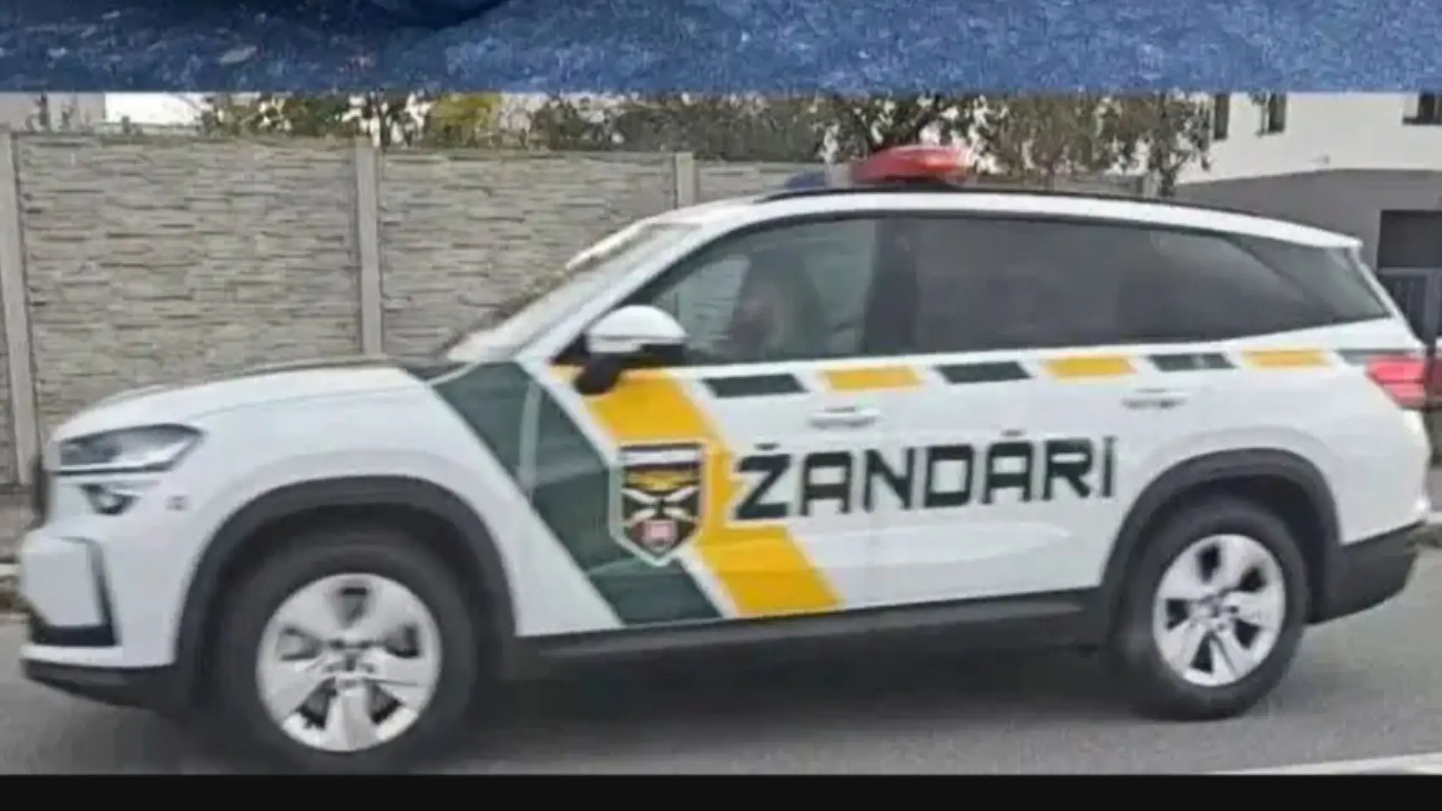 Žandárske autá sa podobajú na autá amerických šerifov