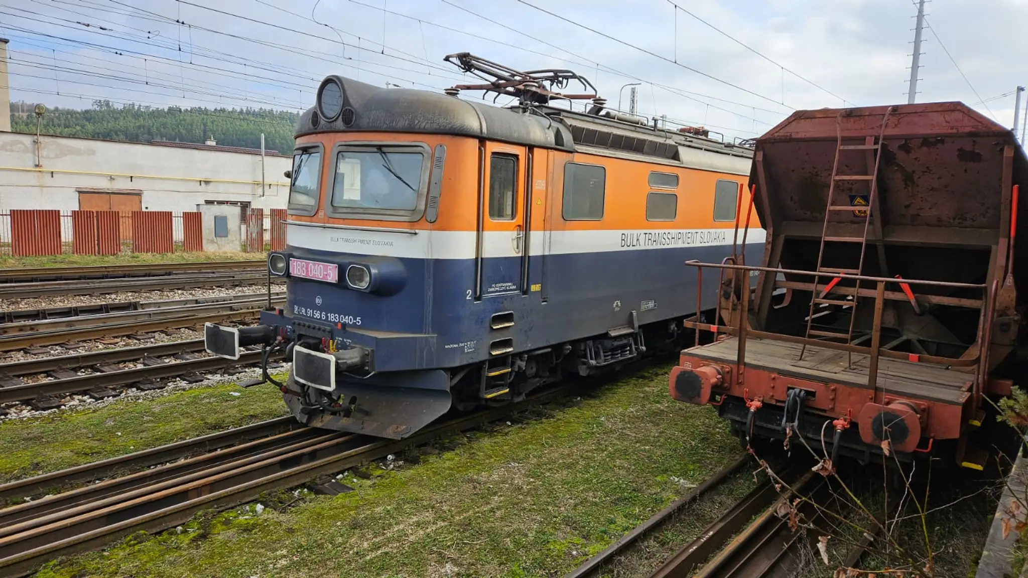 Rušeň, ktorý prešiel bez rušňovodiča takmer 20 kilometrov.