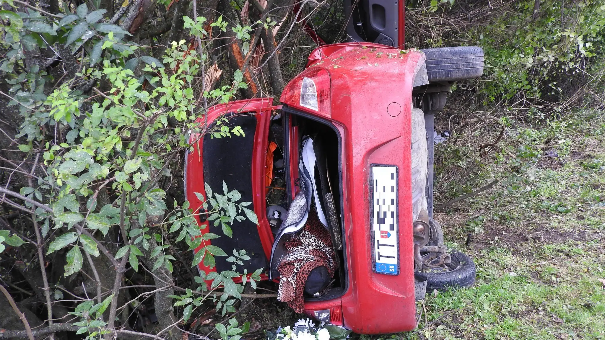 Auto po nehode ostalo na šrot.