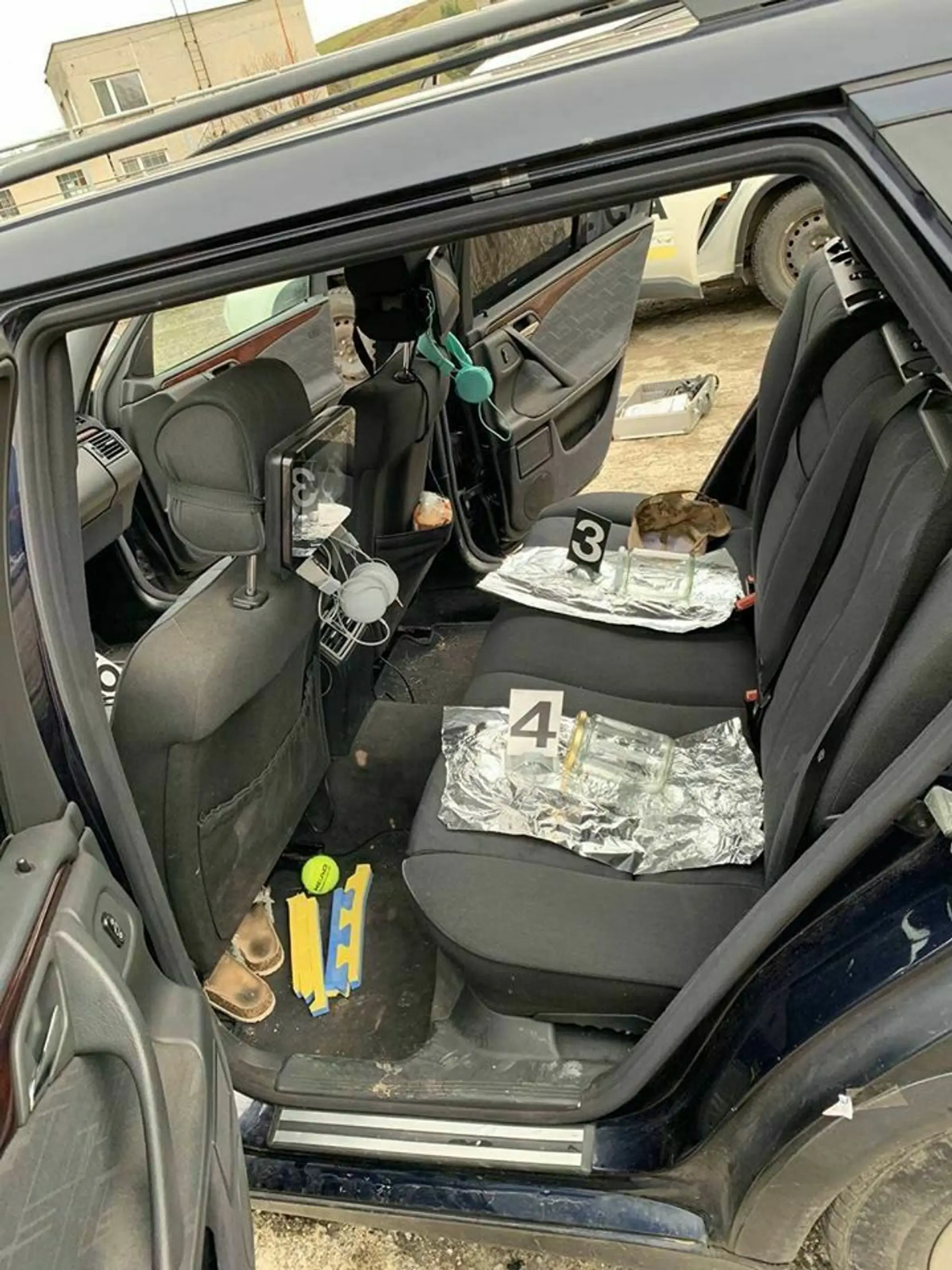 Polícia zaistila auto na dvore domu v okrese Poprad, kde zavraždili muža.