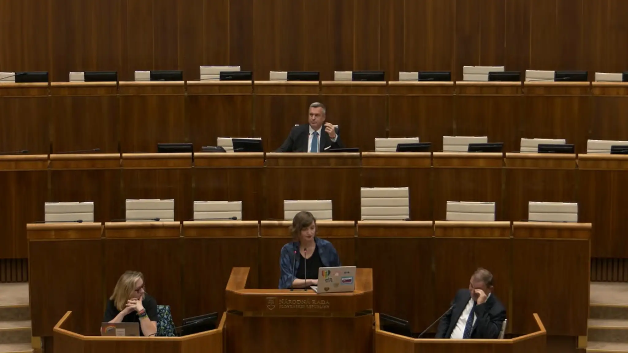 Na snímke Andrej Danko a Lucia Plaváková počas rokovania v parlamente.