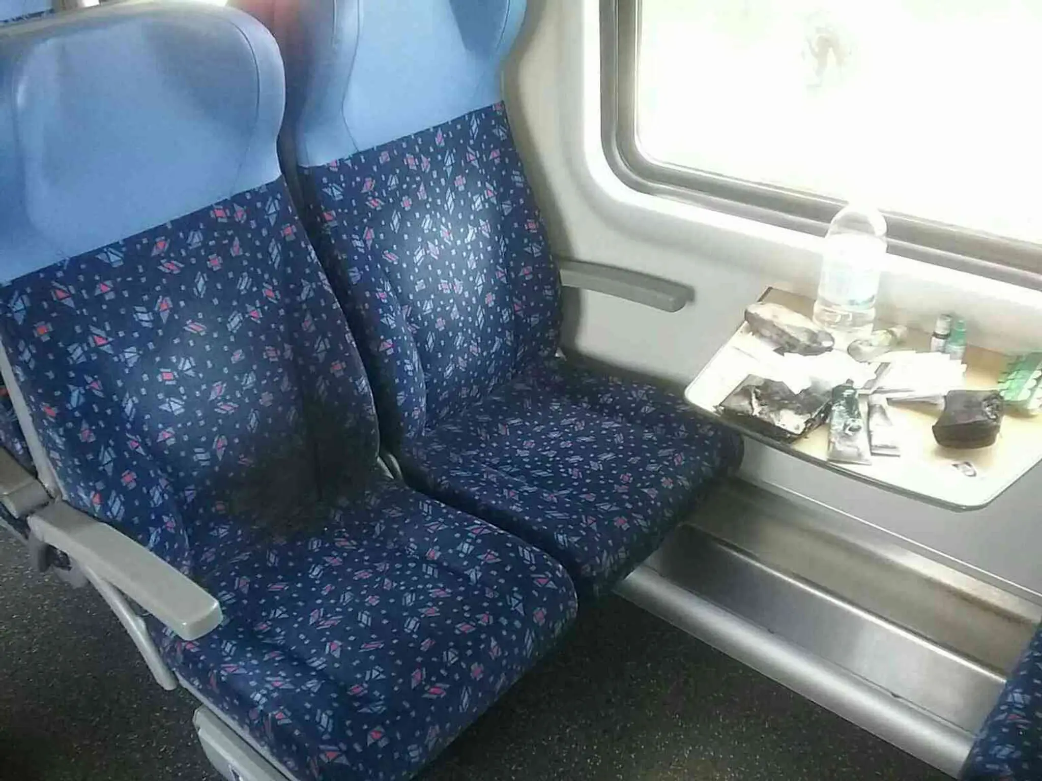 Vo vlaku explodovala externá nabíjačka.