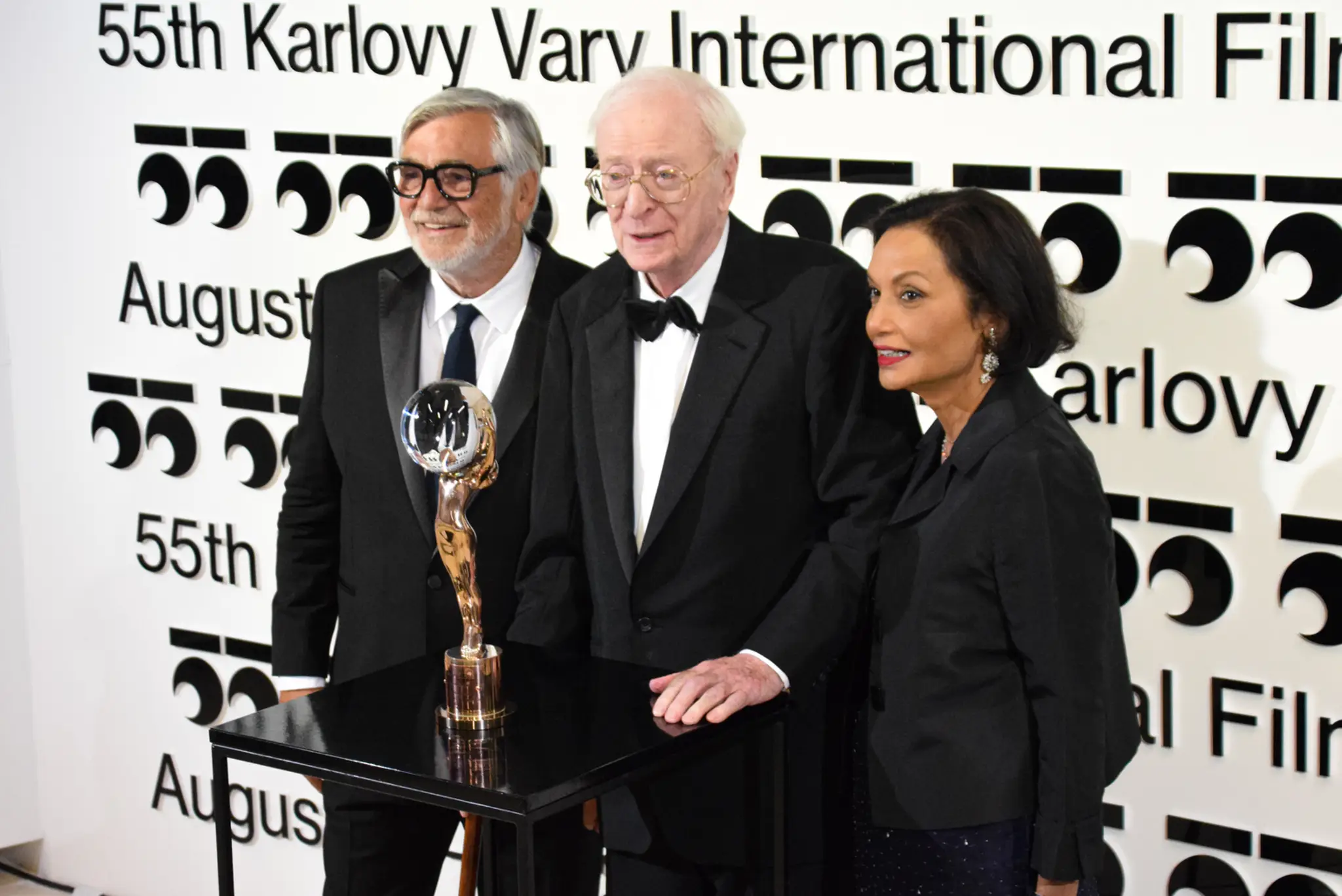 Sir Michael Caine si na 55. ročníku MFF KV prevzal Krištáľový glóbus za mimoriadny umelecký prínos do svetovej kinematografie