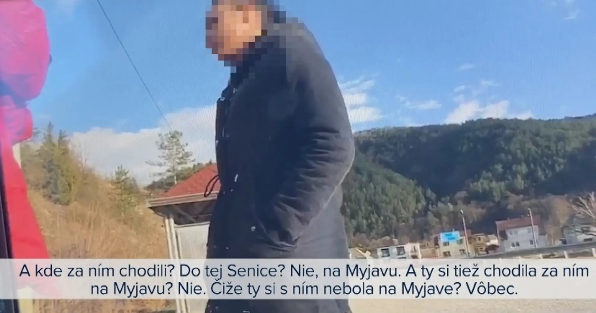 Zľava mentálna trénerka Petry Vlhovej Petra Hudecová a kouč Livio Magoni po obrovskom slalome v Kranjskej Gore.