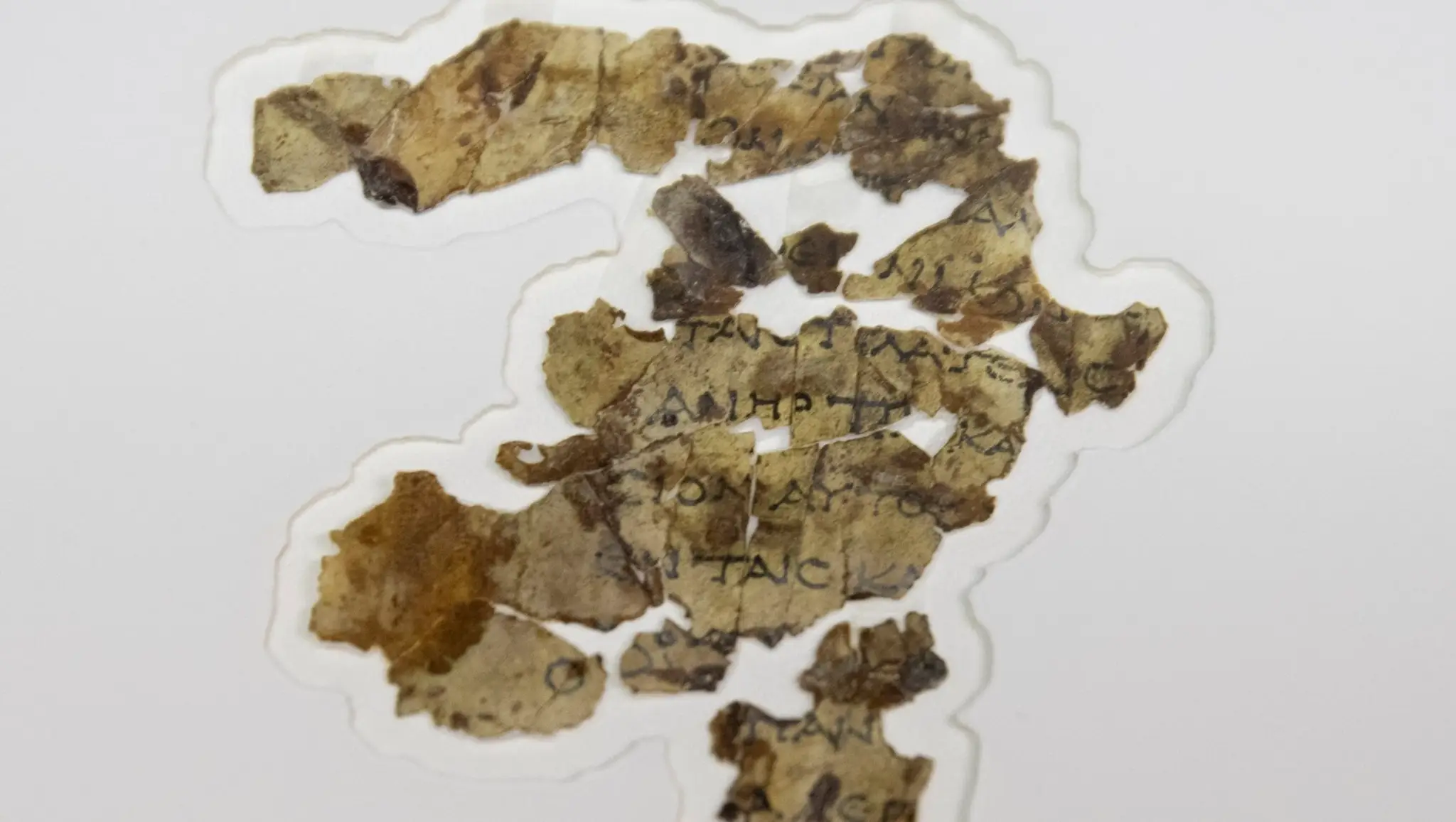 Izraelskí archeológovia objavili biblické zvitky staré približne 2000 rokov.