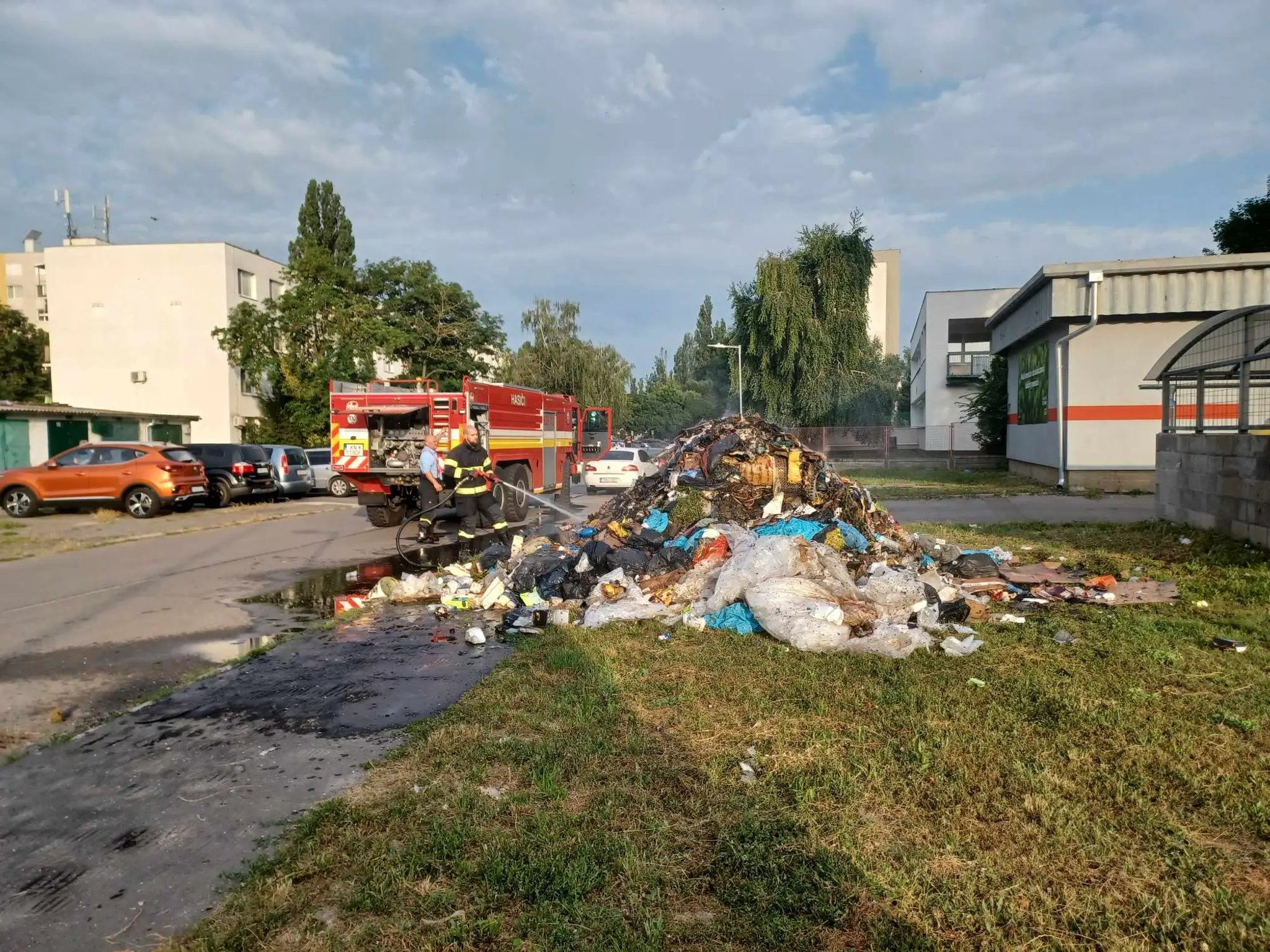 Požiar odpadu.