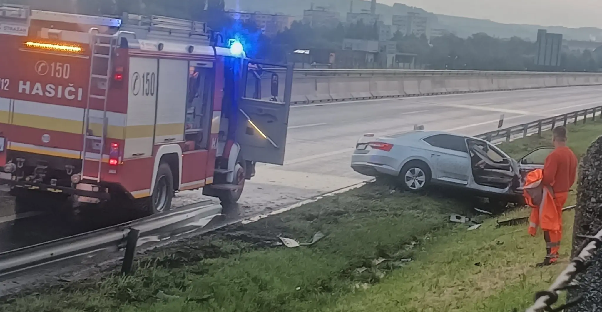 Na snímke havarované auto po nehode pri Liptovskom Mikuláši.