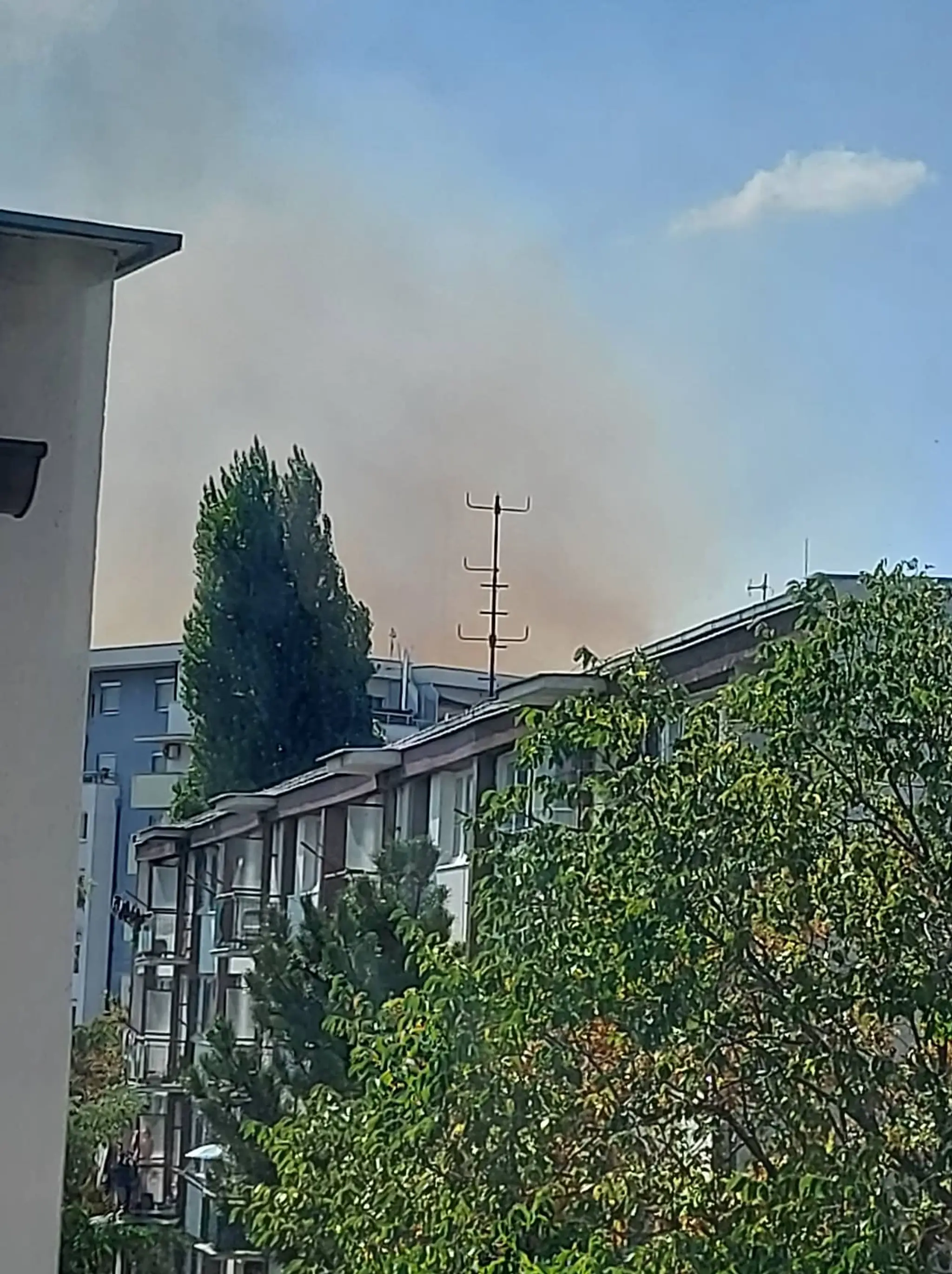 Pohľad na požiar z bytovky