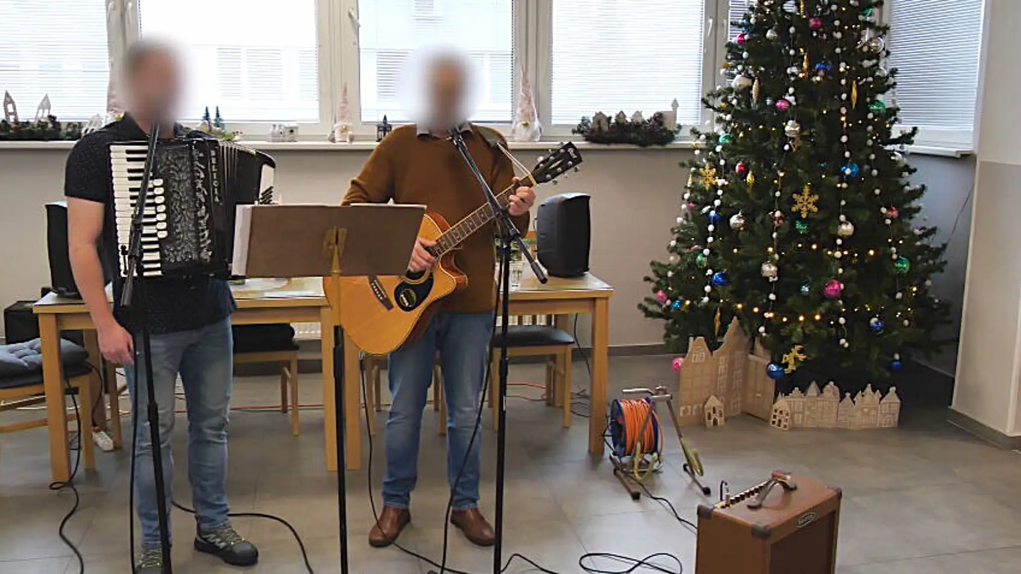 Odsúdenci odohrali koncert pre seniorov.