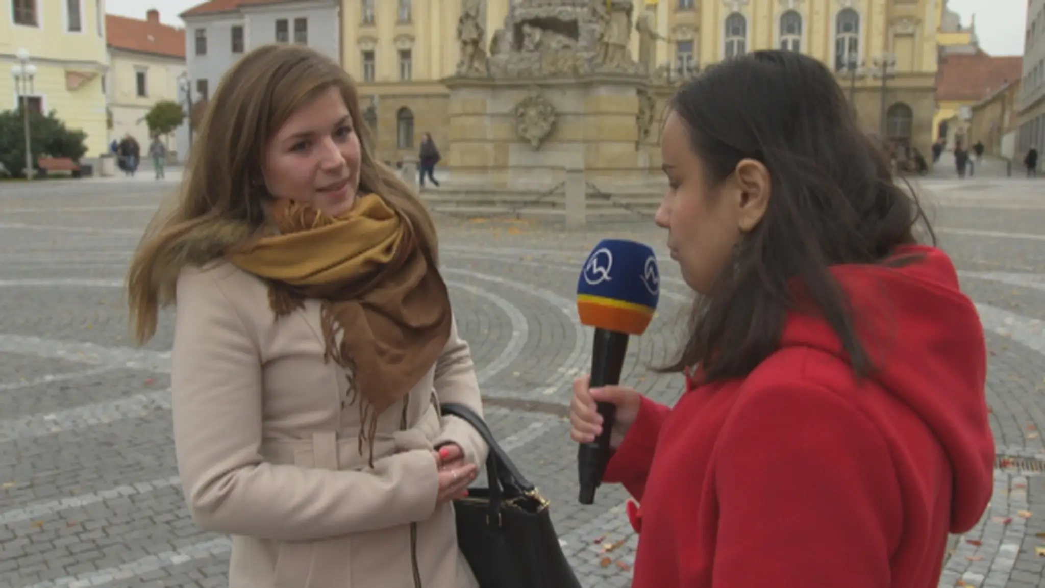 Nevidiaca Michaela si vyskúšala prácu novinárky s našim mikrofónom.