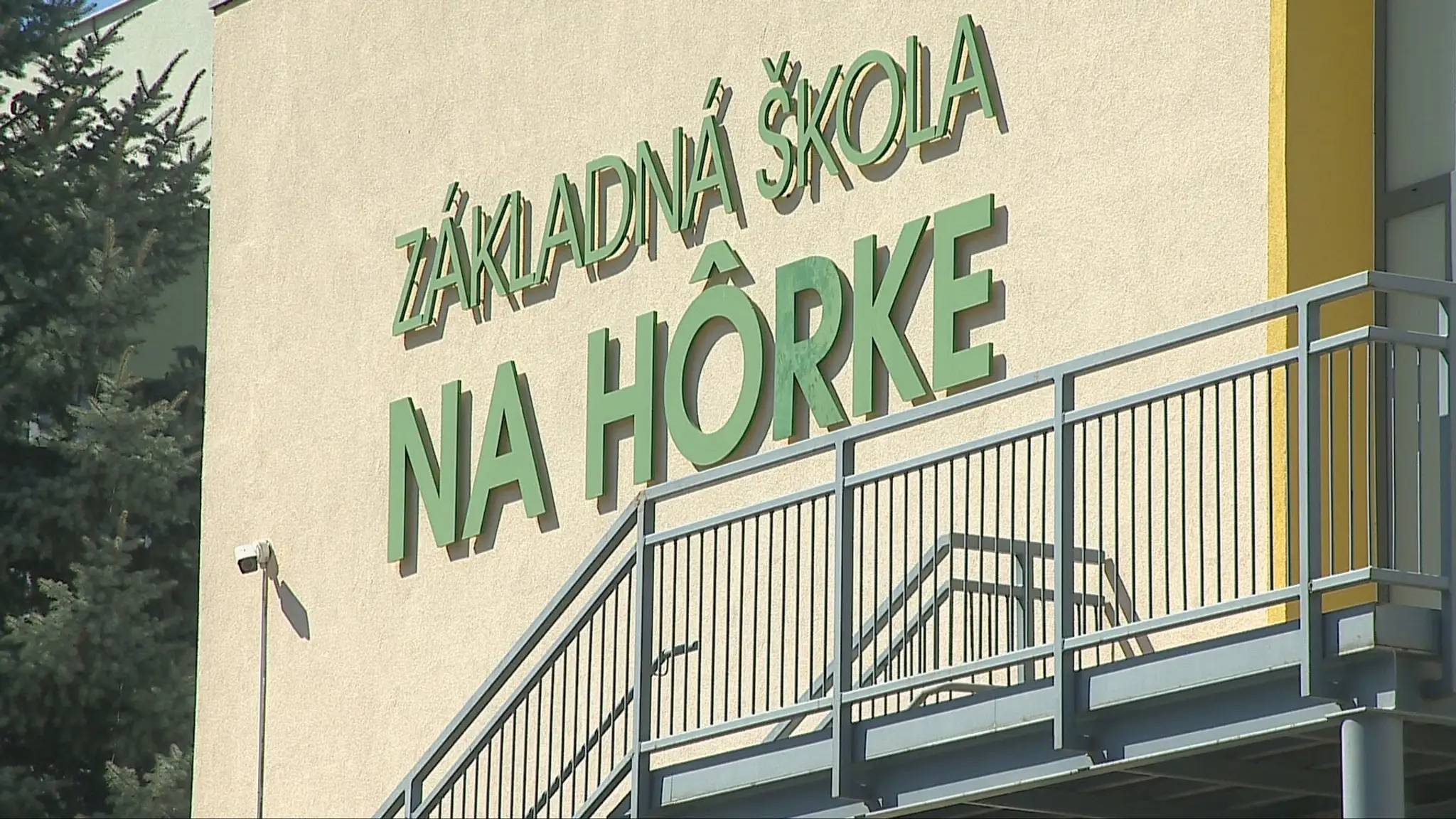 Škola, kde sa Ukrajinec vyhrážal spolužiakom