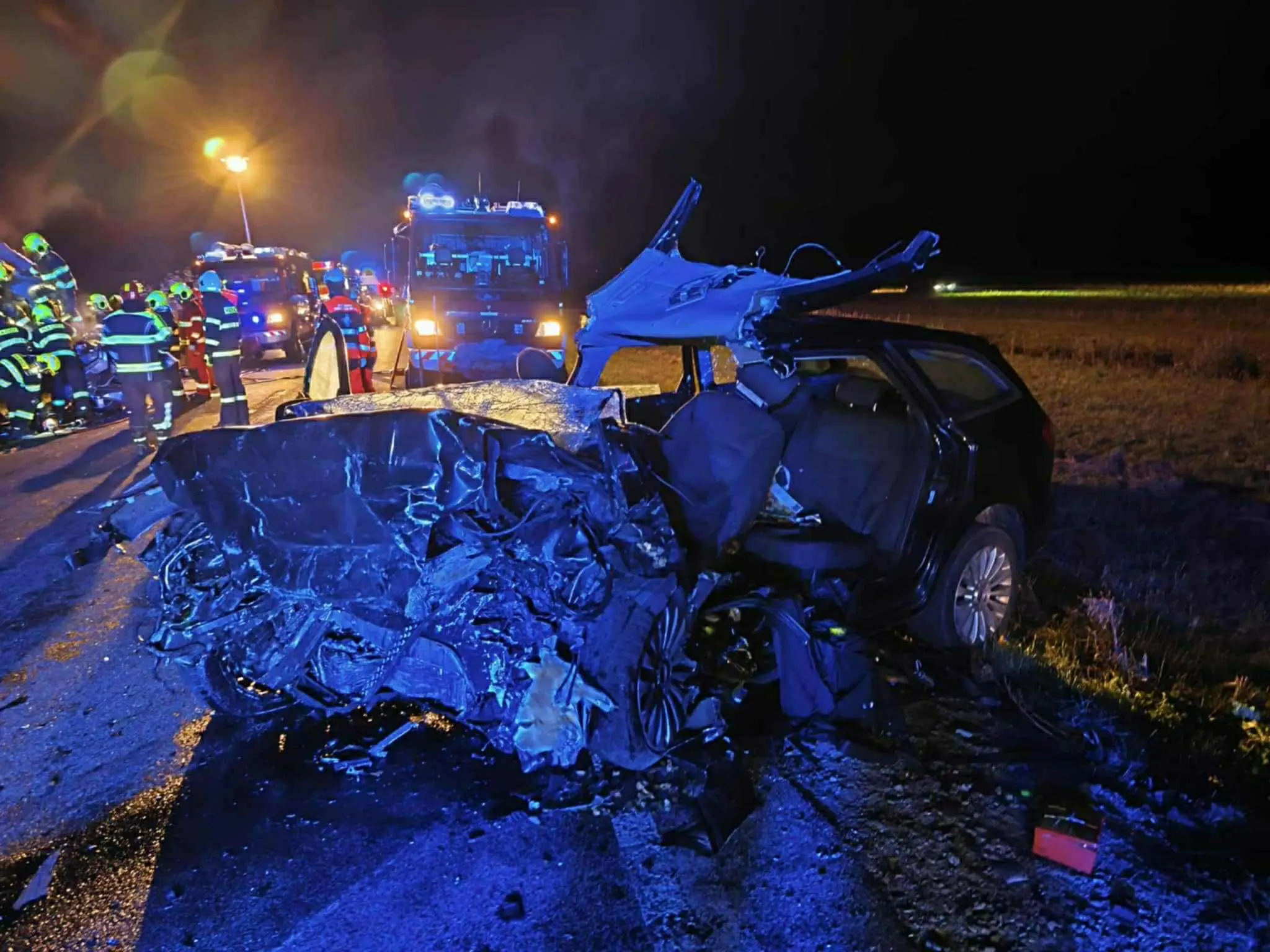 FOTO+VIDEO: Mimoriadne tragická nehoda na Horehroní. Po čelnej zrážke zomrelo šesť ľudí, medzi nimi aj 14-ročný chlapec