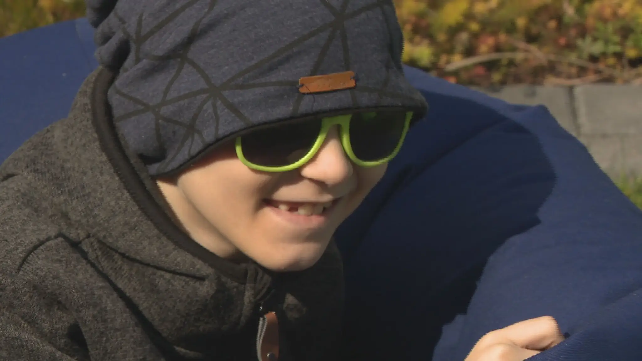 Jakubko trpí autistickou poruchou.
