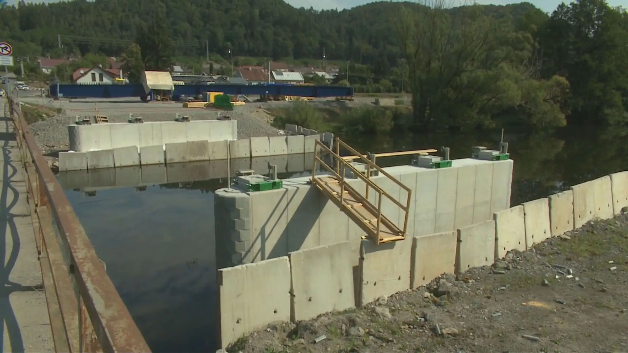 Stavba úseku R1 pri Banskej Bystrici