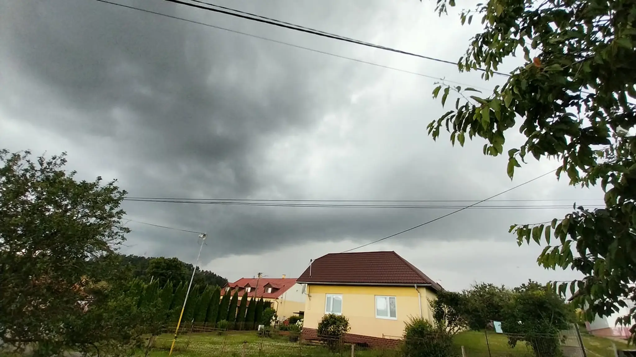 Mračná nad obcou Kurimany