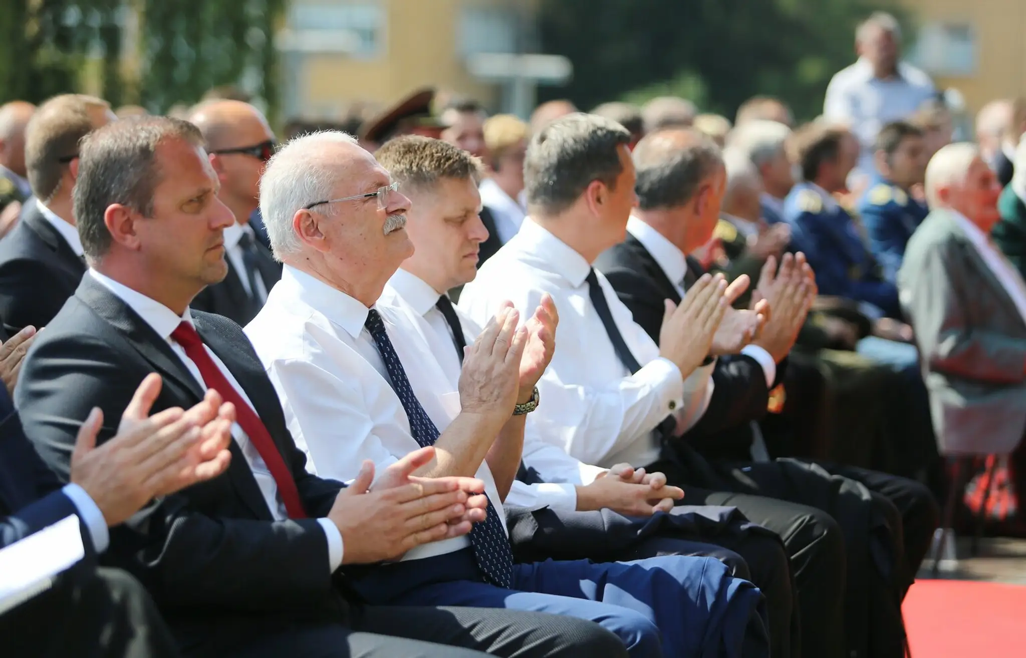 Na snímke zľava podpredseda parlamentu Andrej Hrnčiar, bývalý prezident SR Ivan Gašparovič a predseda vlády Robert Fico počas os