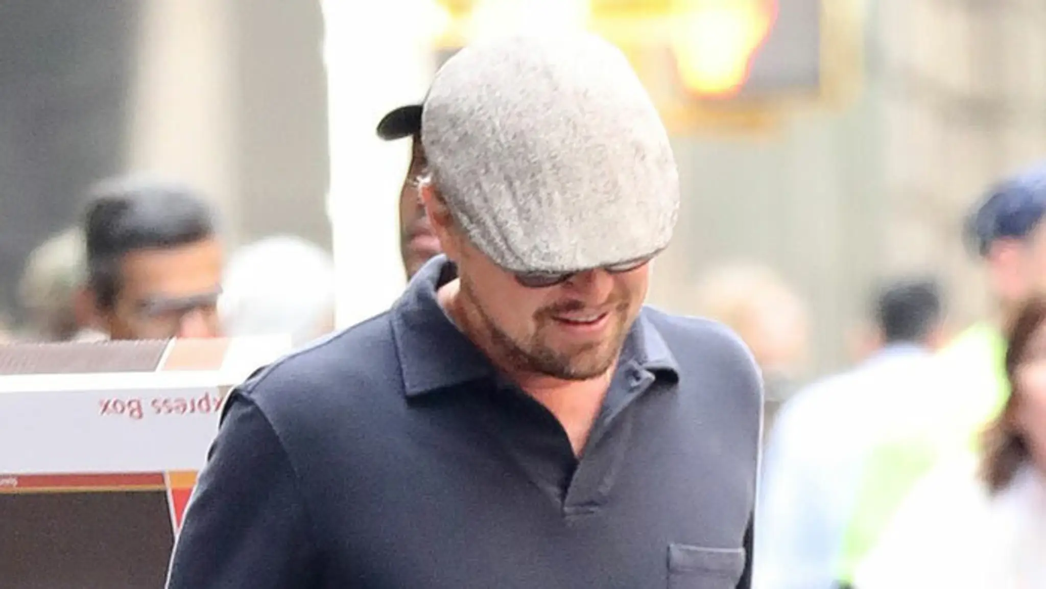Leonardo DiCaprio odchádza z reštaurácie v Upper East Side v New Yorku