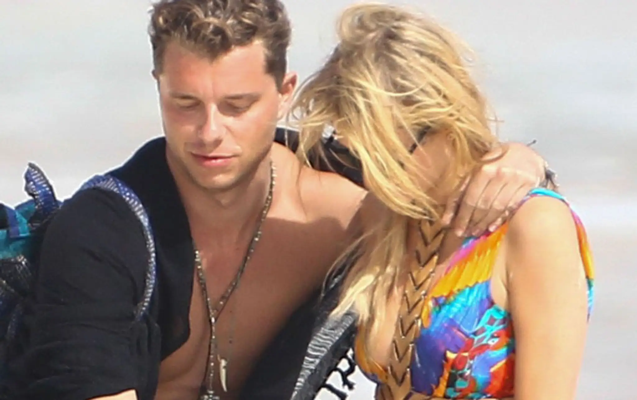 Paris Hilton ukázala viac. Intímne partie sa jej nezmestili do nohavičiek