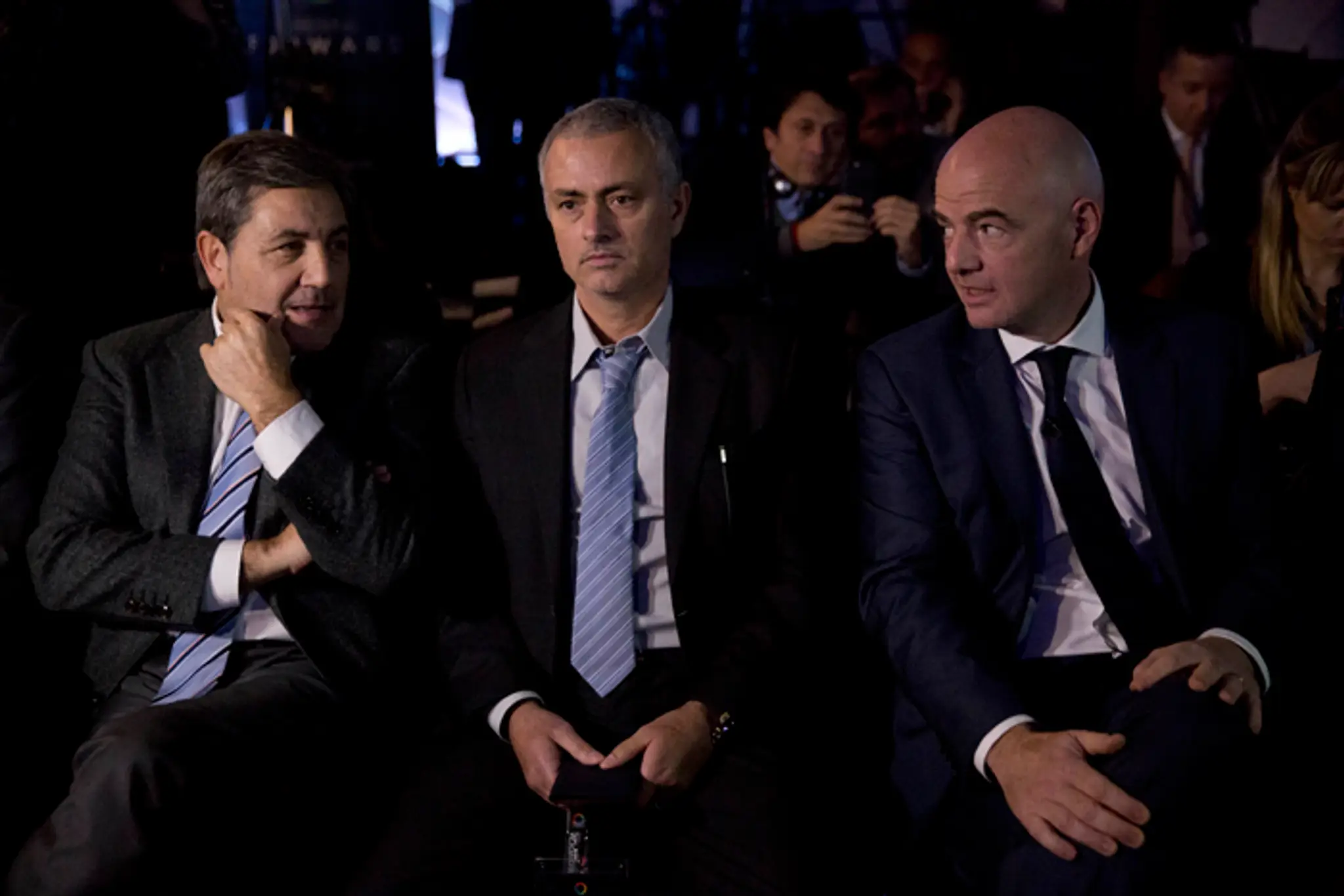Gianni Infantino (vľavo) a Jose Mourinho.