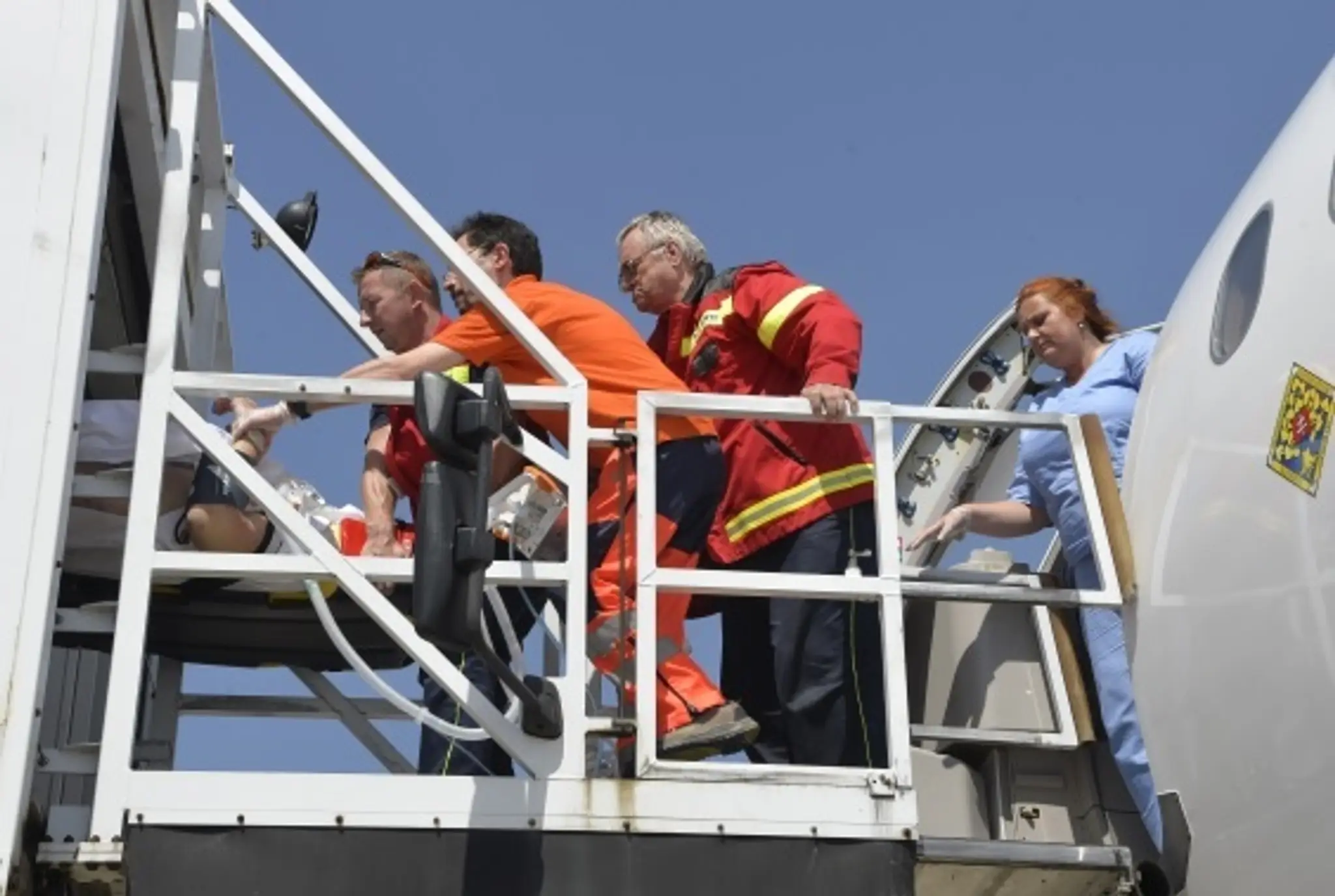 Mladého muža prepravila letka ministerstva vnútra.