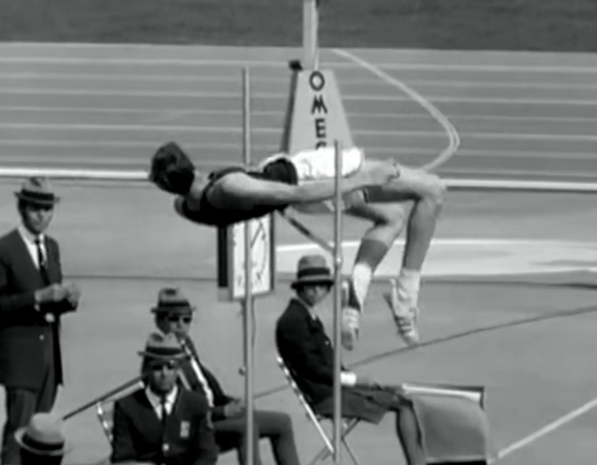 Dick Fosbury a jeho legendárny flop z Mexika 1968.