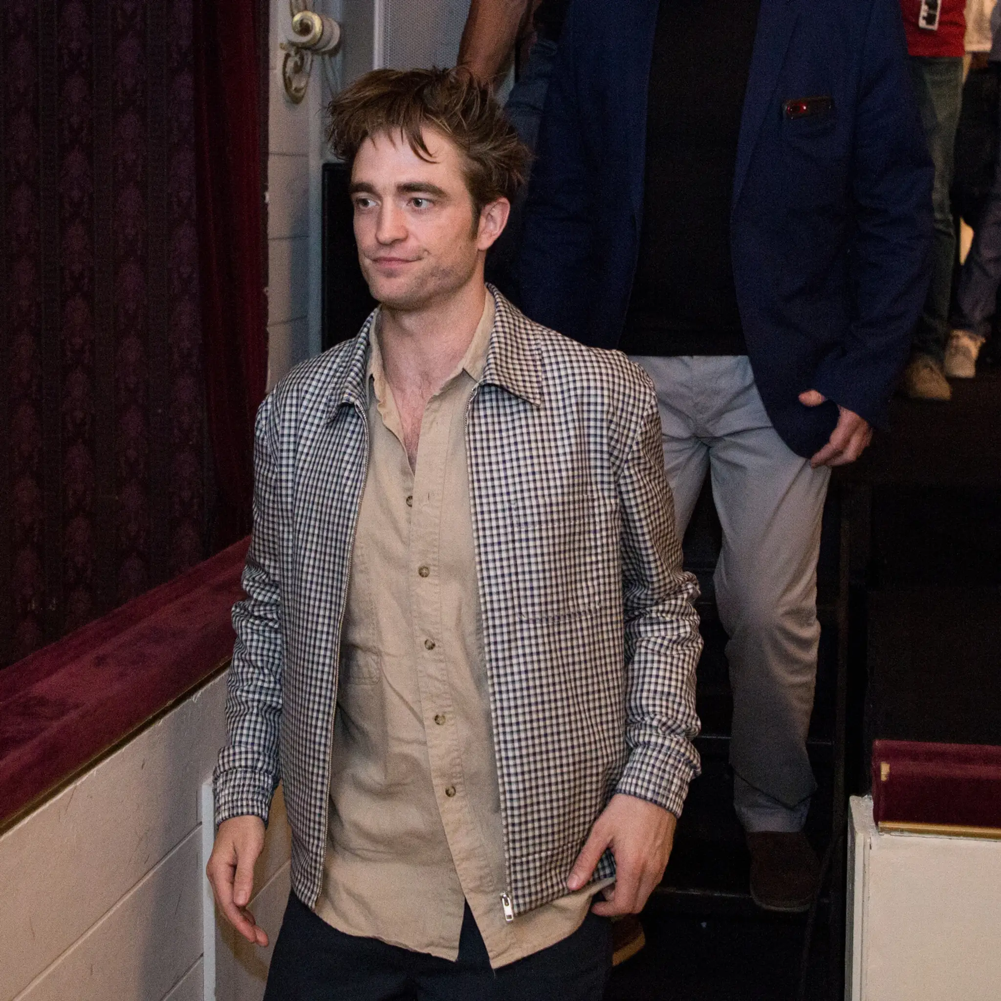 Robert Pattinson po príchode do mestského divadla v Karlových Varoch