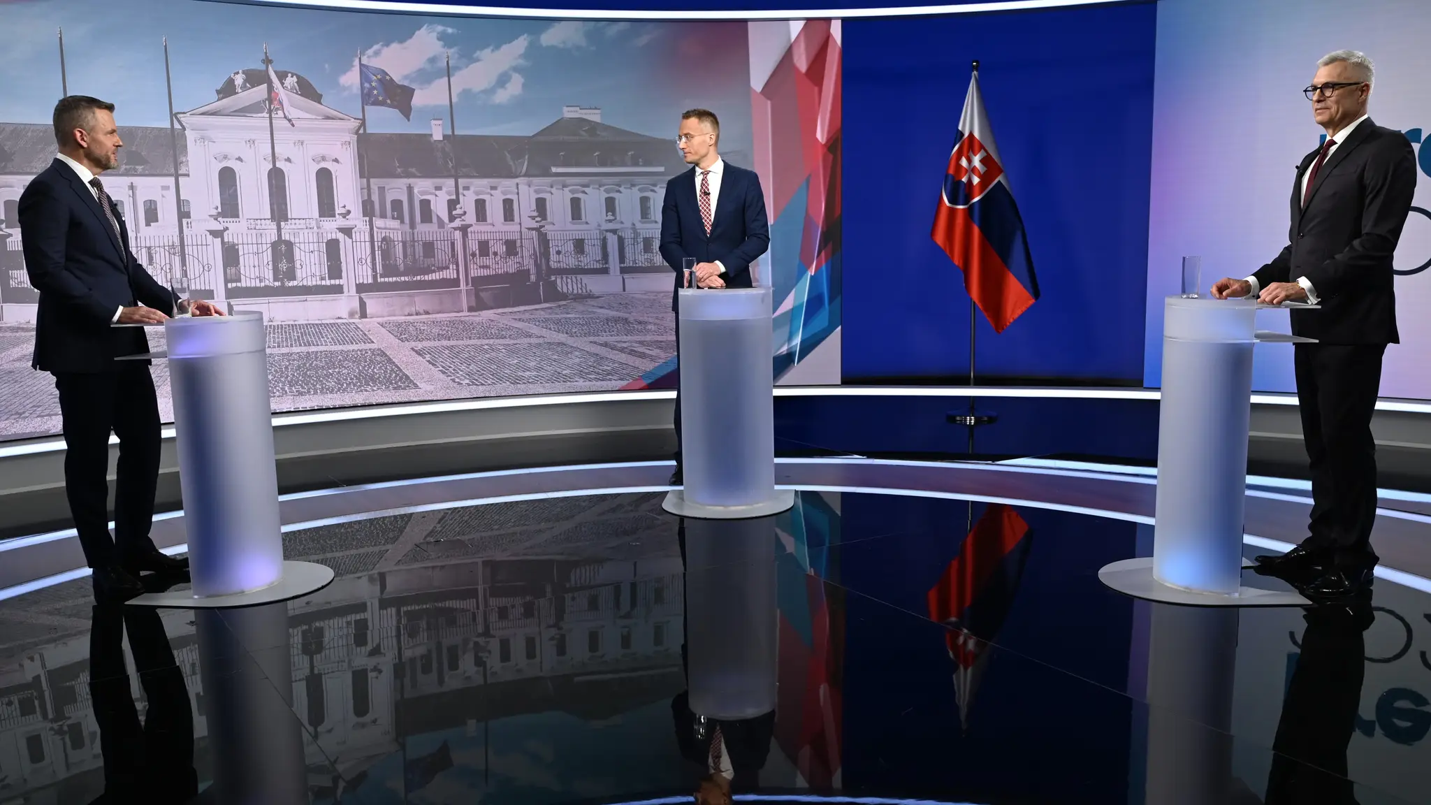 Predvolebná diskusia s Petrom Pellegrinim a Ivanom Korčokom.