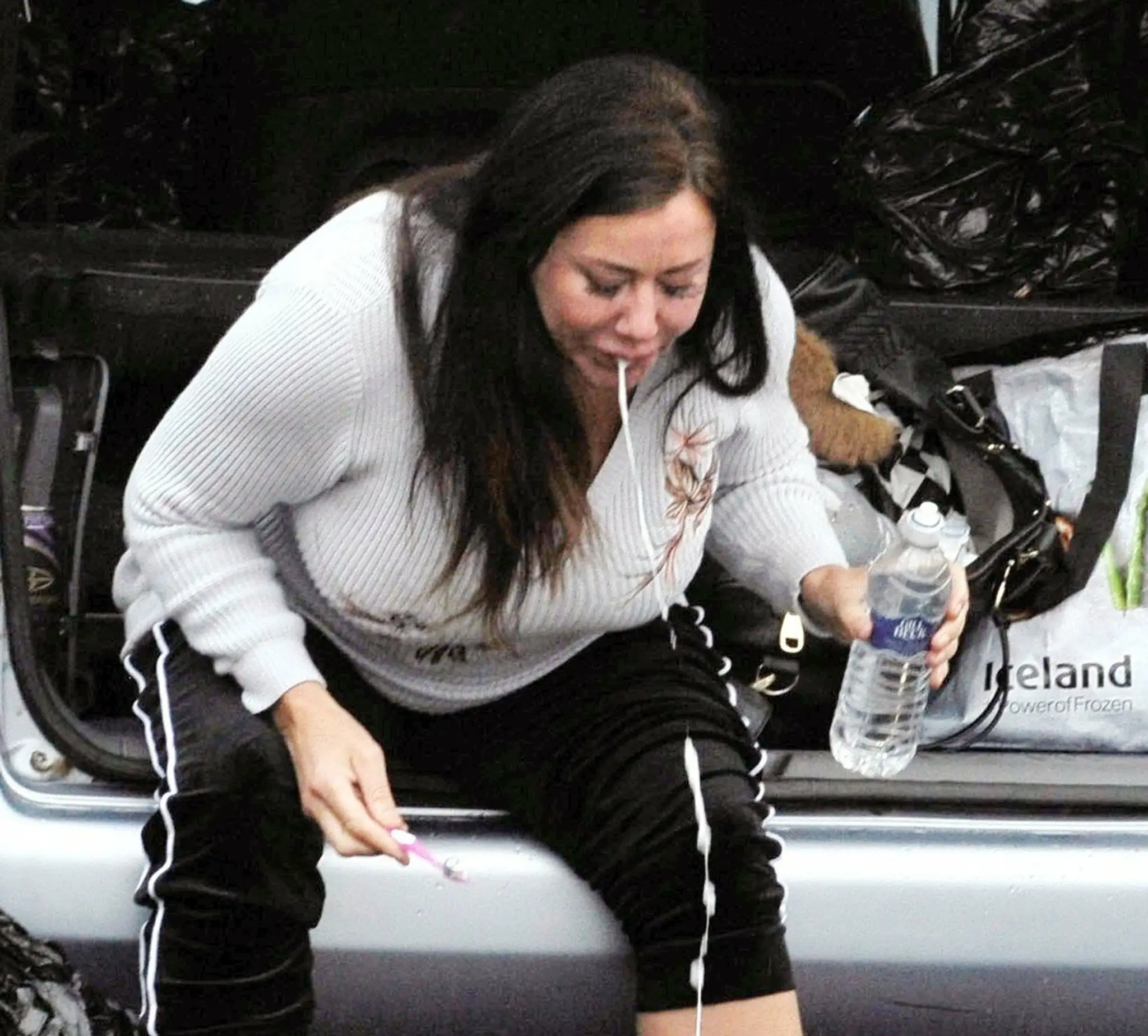 Lisa Appleton býva v kufri auta.