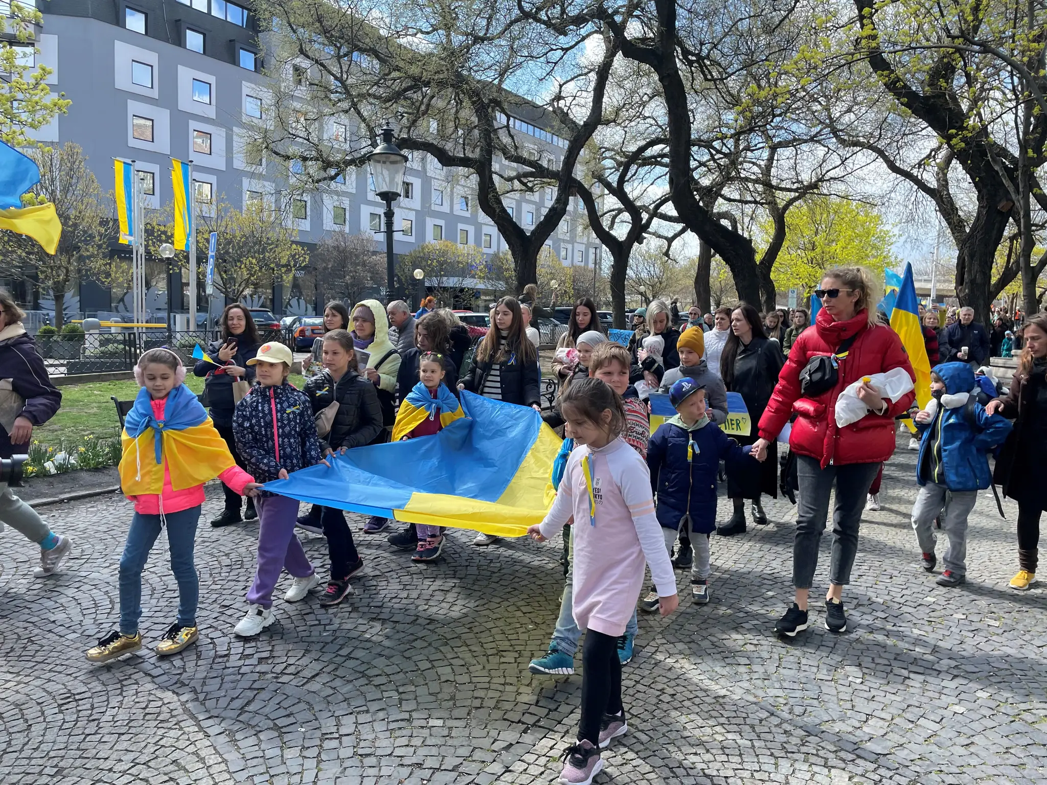 Pochod ukrajinských matiek v Bratislave za obete vojny.