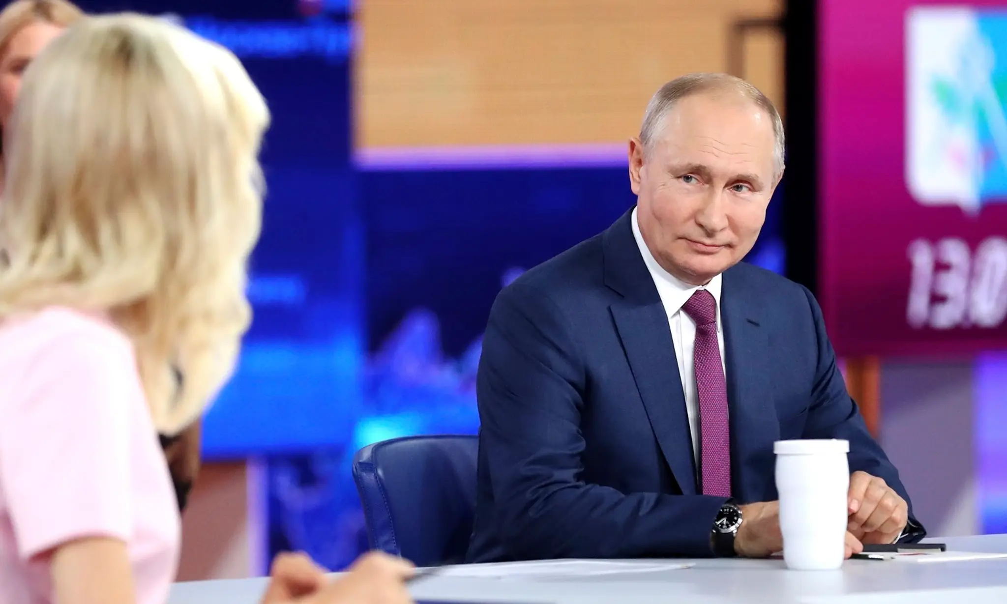 Ruský prezident Vladimir Putin počas každoročného televízneho programu odpovedá na otázky občanov v Moskve.