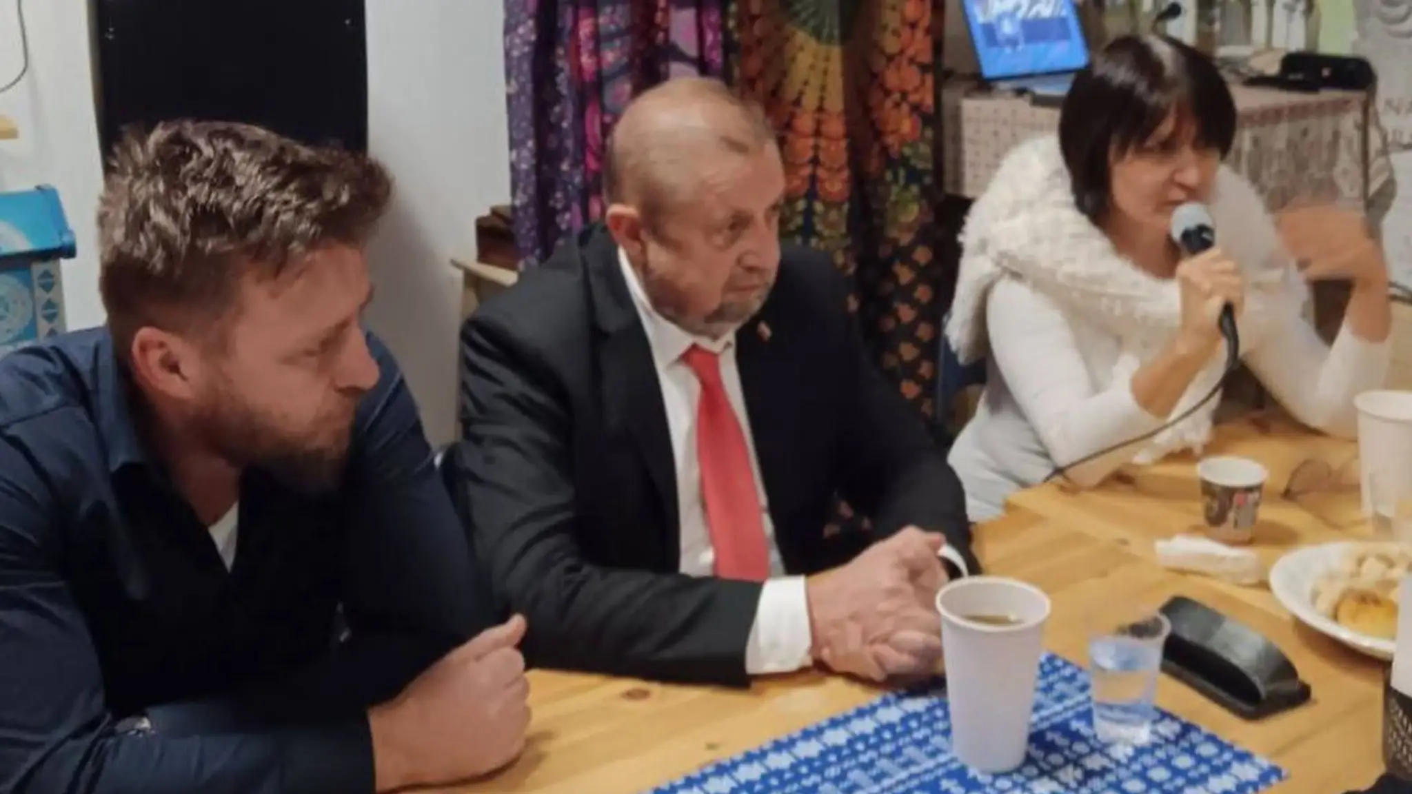 Prezidentský kandidát Štefan Harabin pridal na sociálnu sieť snímku s Petrom Kotlárom a s kontroverznou právničkou Adrianou Krajníkovou.