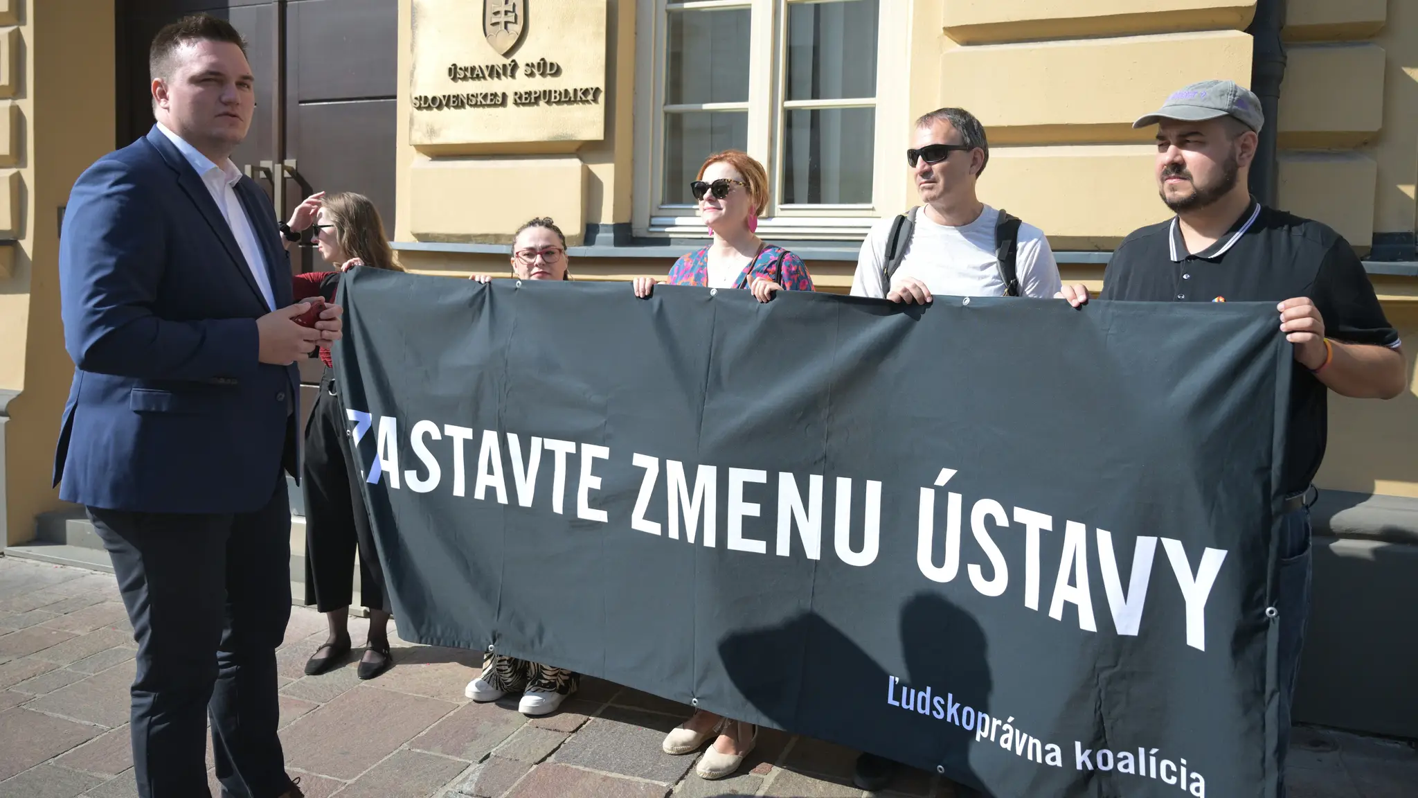 Tlačová konferencia Ľudskoprávnej koalície proti zmene ústavy (1.9.2025)