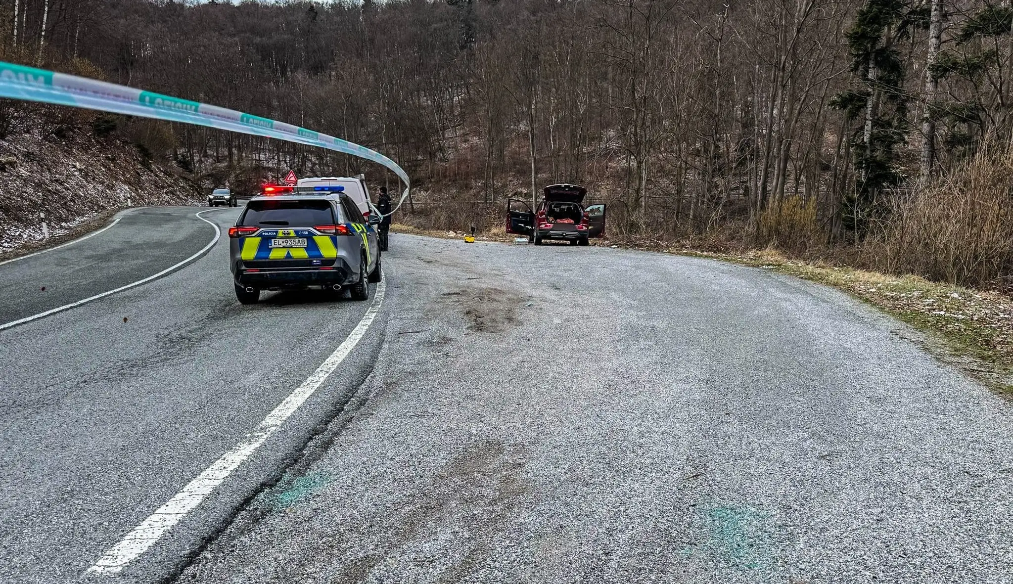Auto po streľbe.