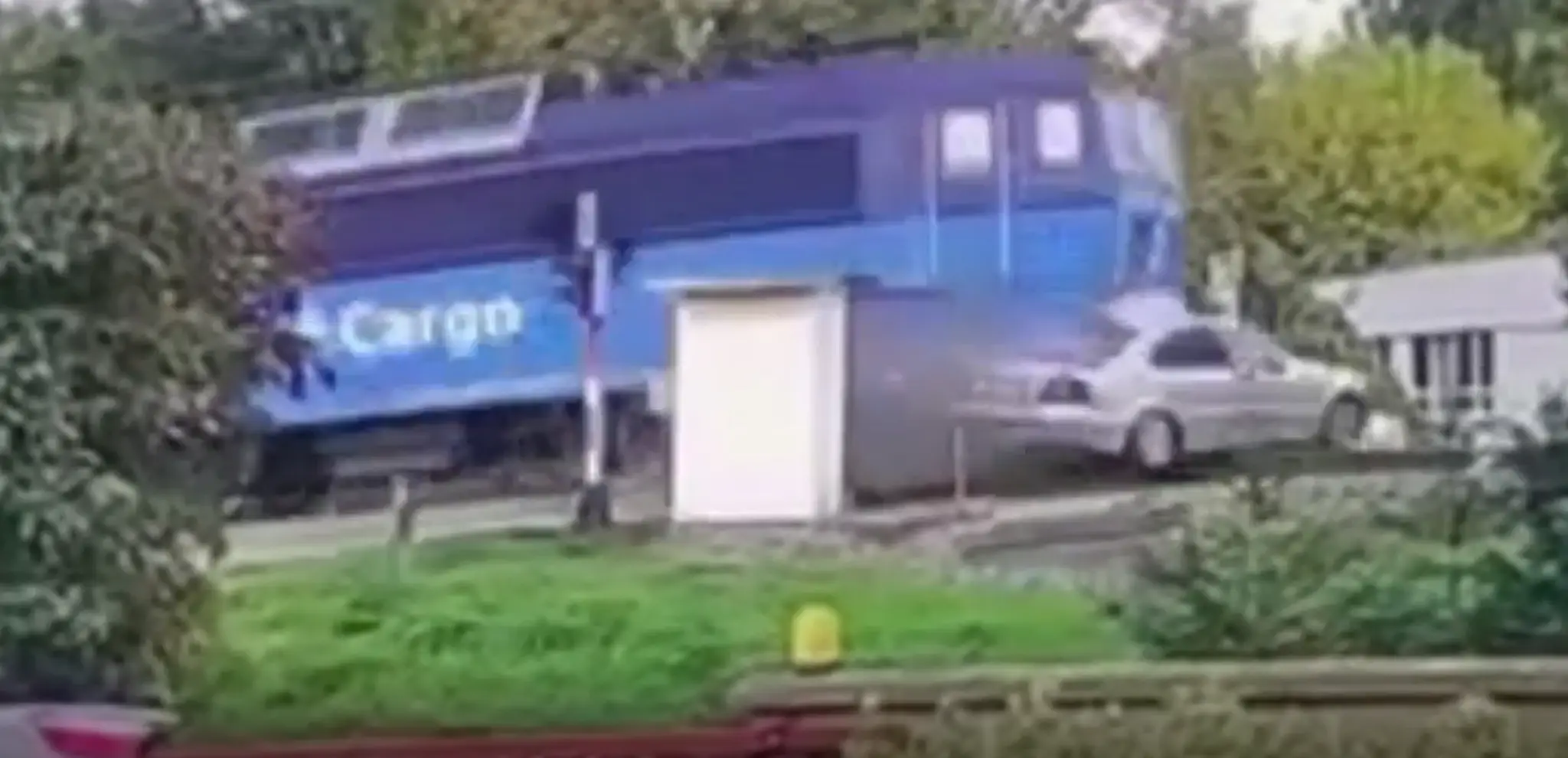 Zrážka vlaku s autom v Ivánke pri Dunaji.