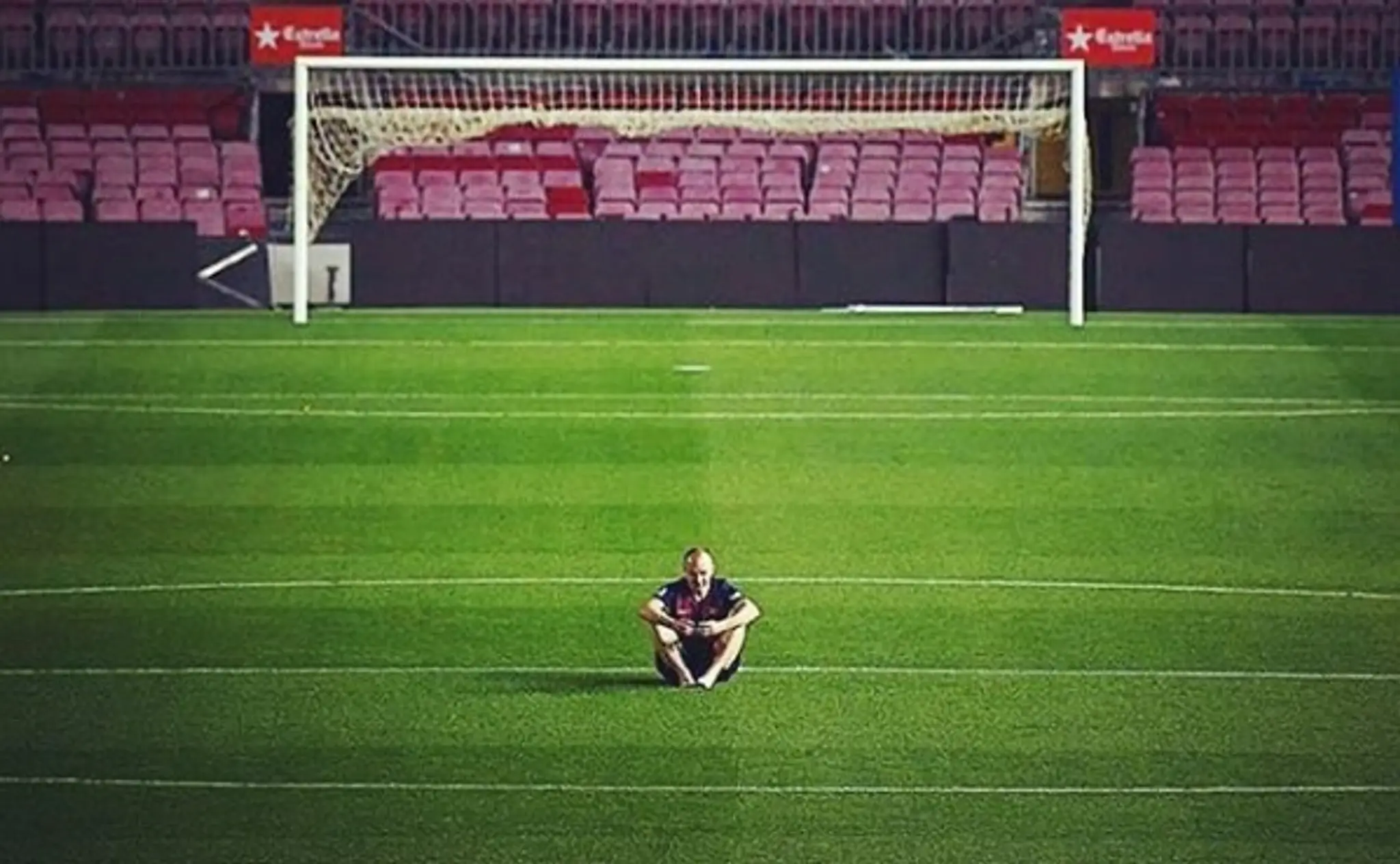 Andrés Iniesta sa lúči s Barcelonou.