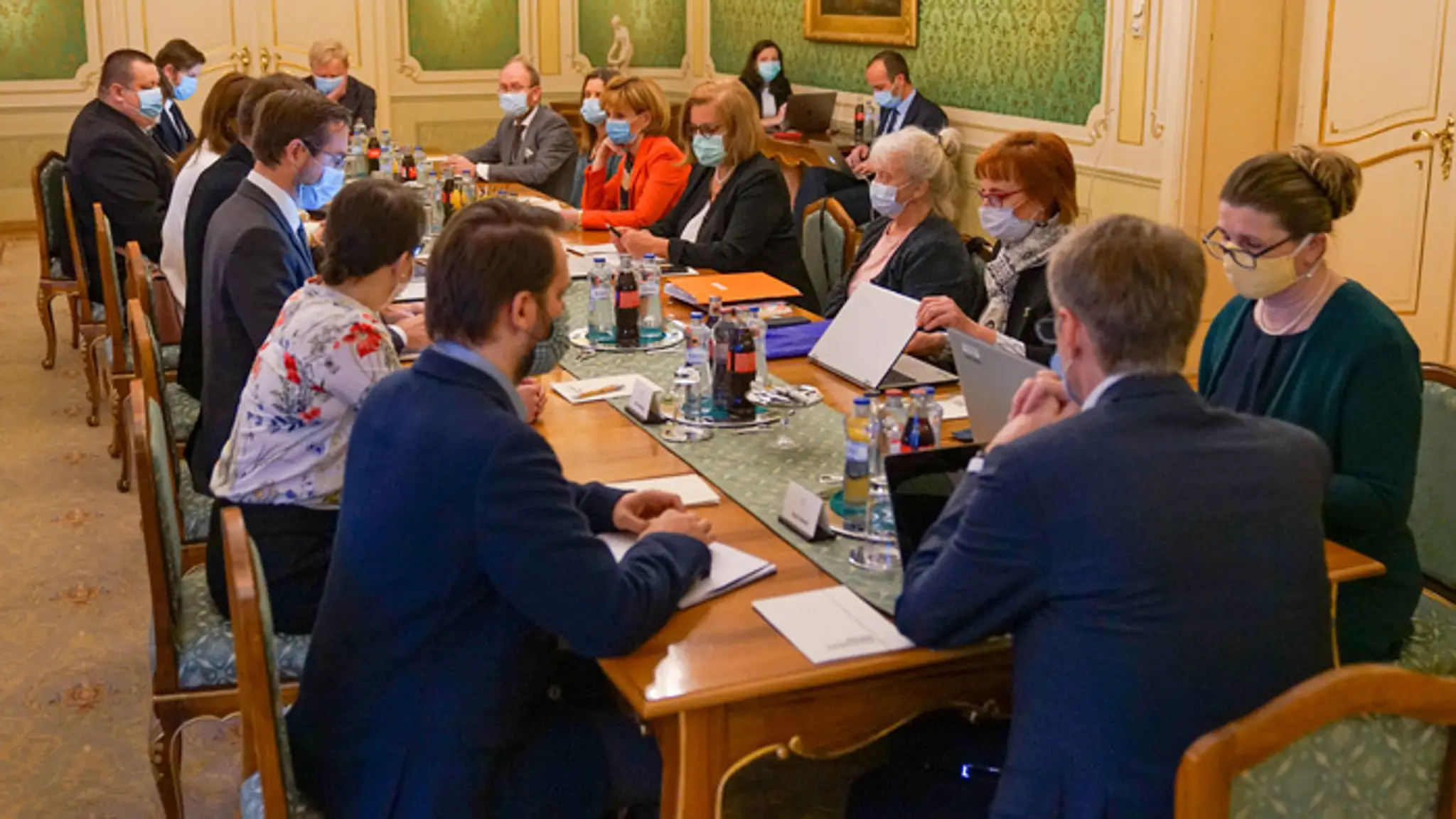 Na snímke bývalý predseda Spolu Miroslav Beblavý s členmi strany.