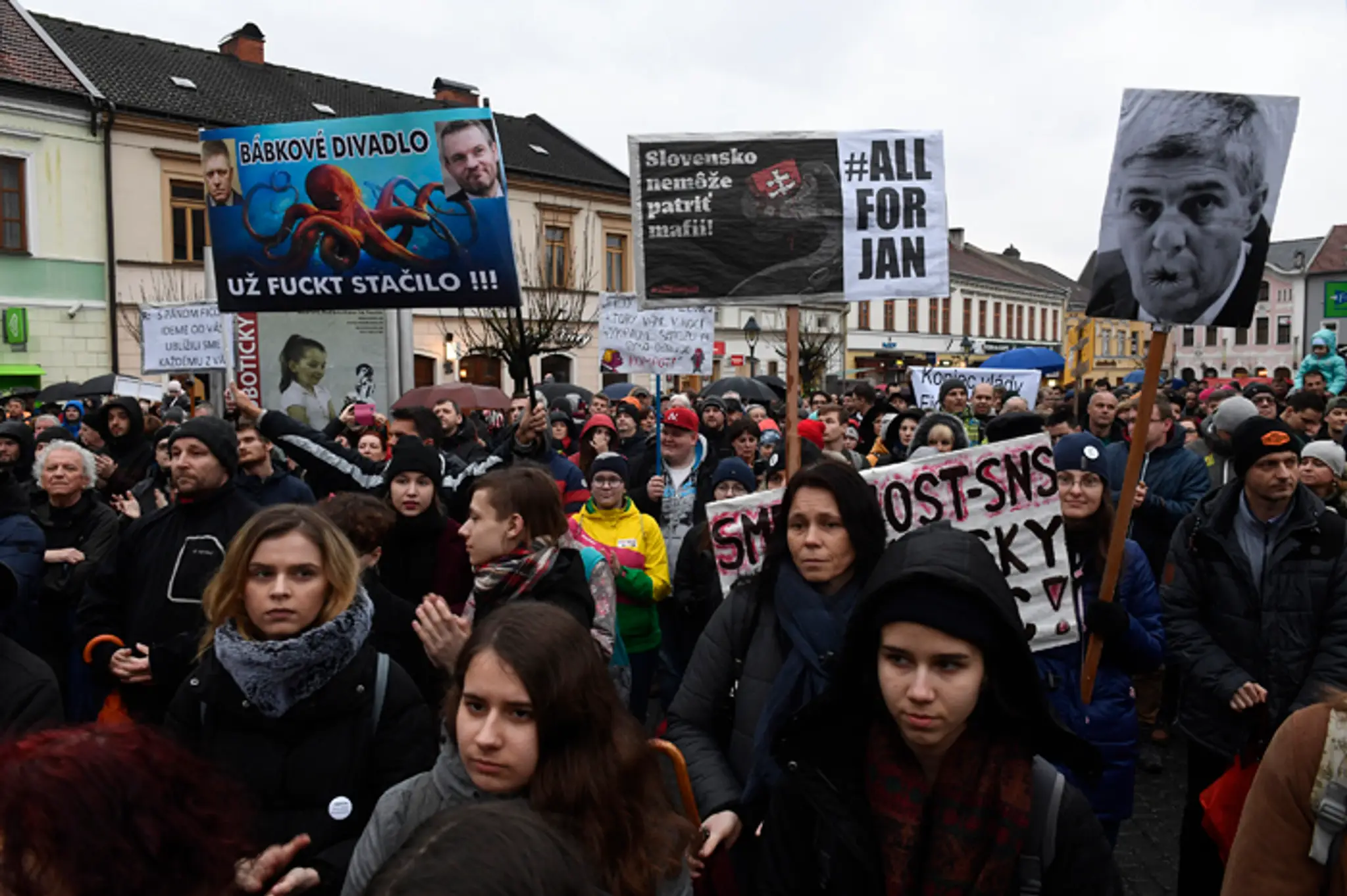 V Trenčíne bolo protestné zhromaždenia Za slušné Slovensko na Mierovom námestí.