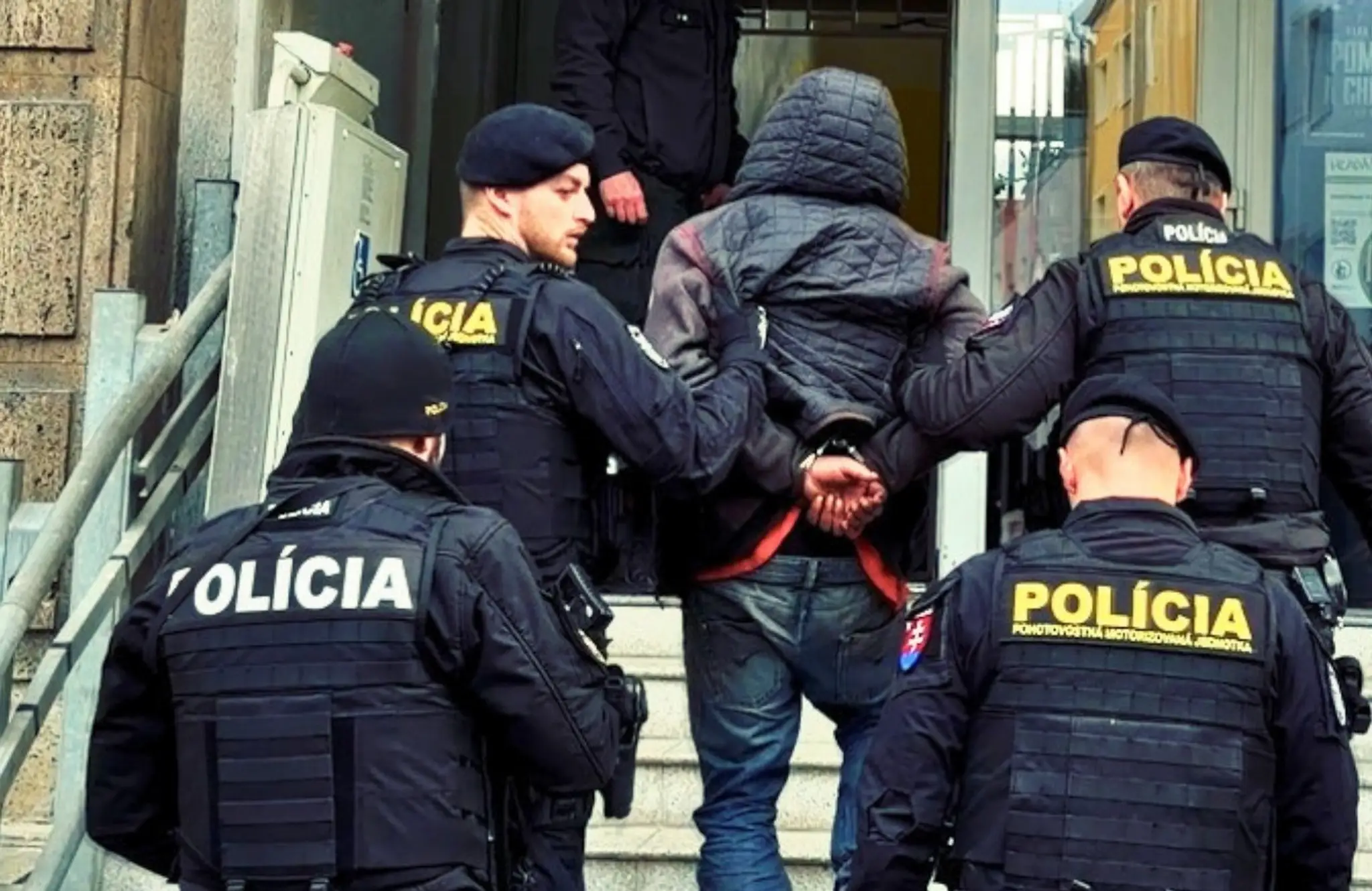Mladého muža obvinili z vraždy otca