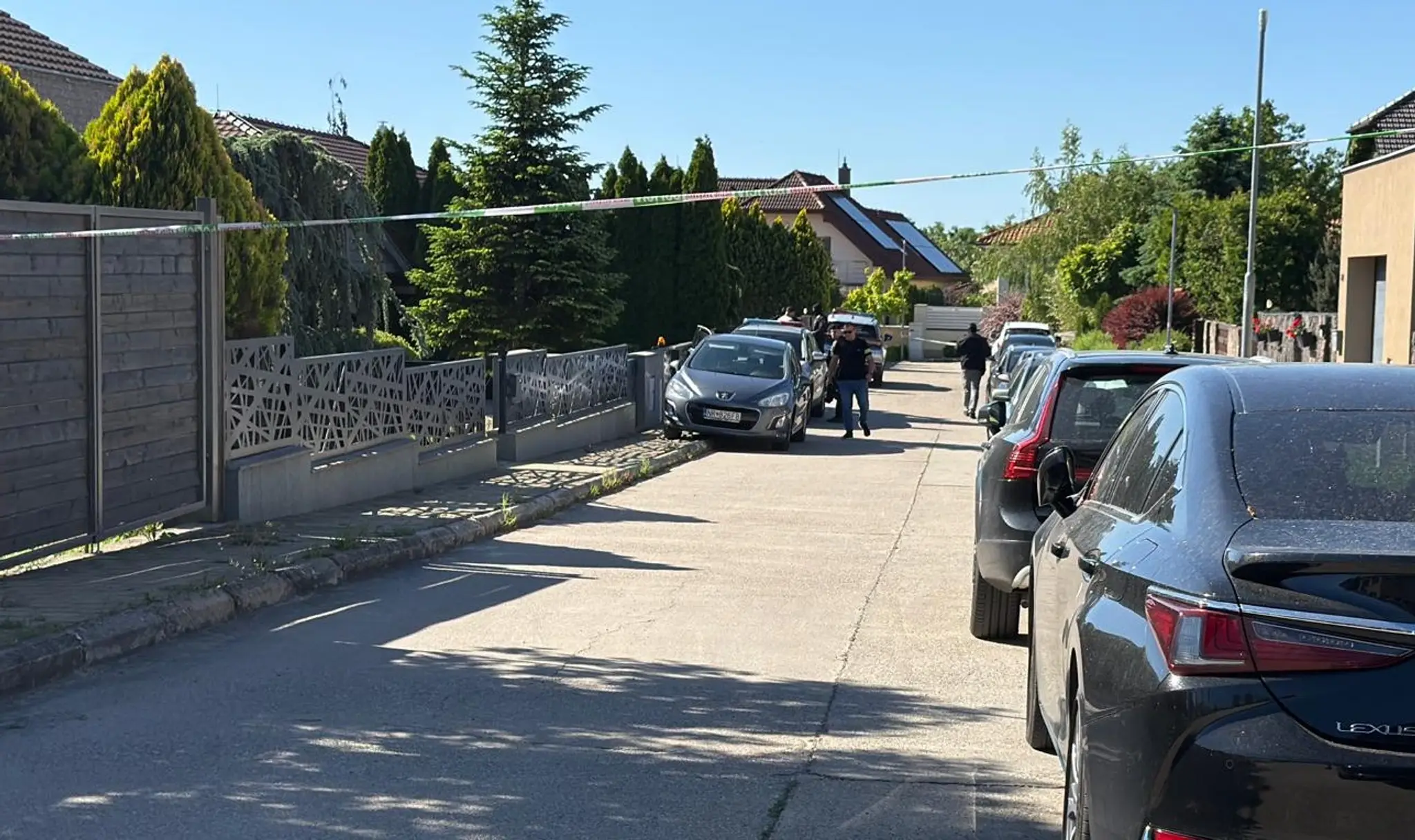 Polícia na mieste razie.