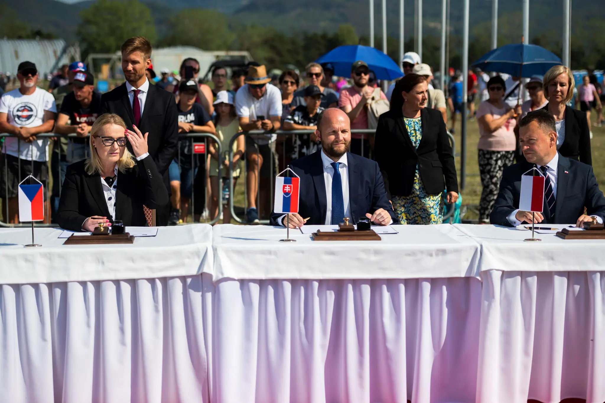 Zľava ministerka obrany Českej republiky Jana Černochová, minister obrany SR Jaroslav Naď a minister národnej obrany Poľskej republiky Mariusz Blaszczak.