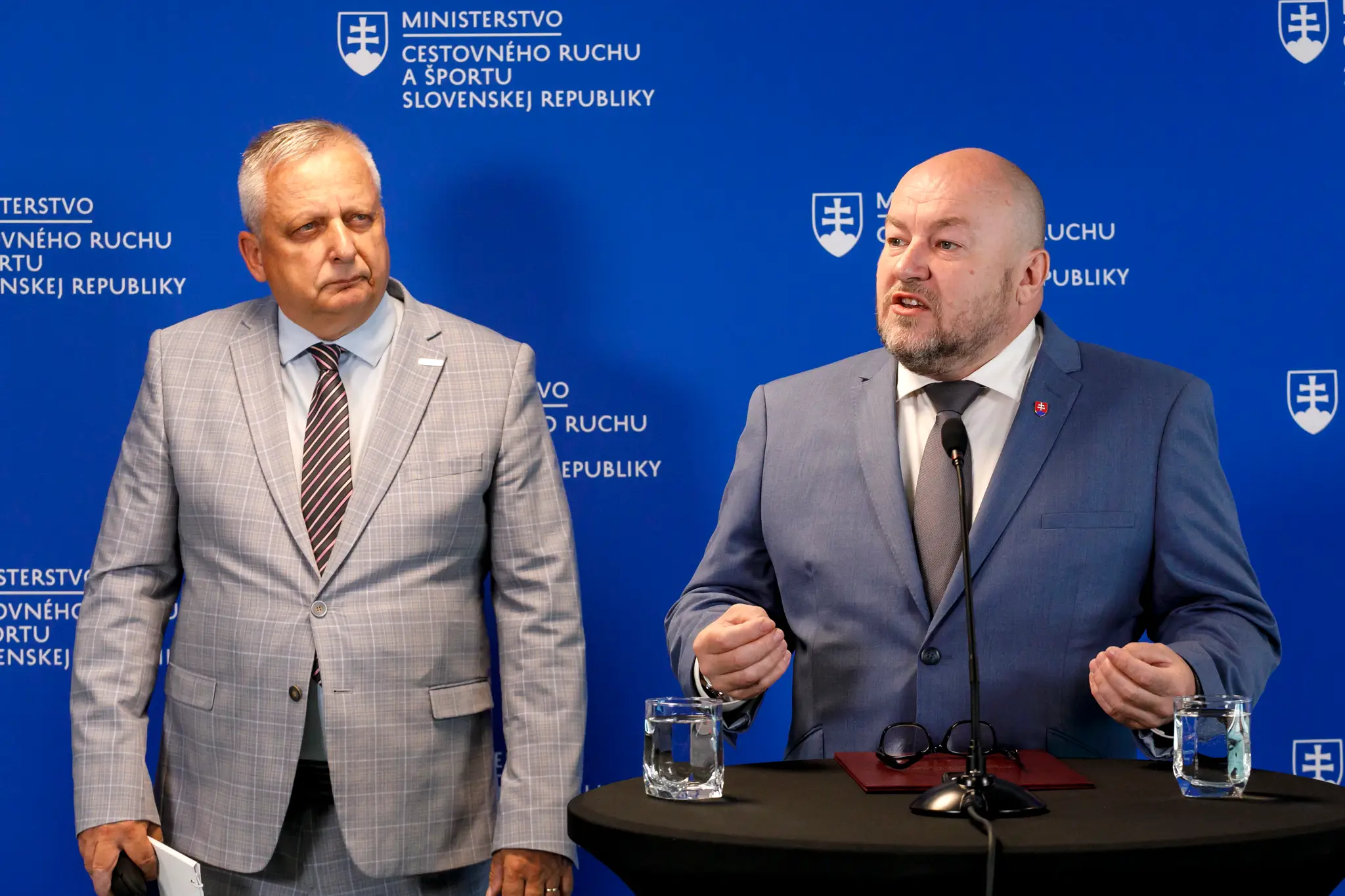 Minister cestovného ruchu a športu Rudolf Huliak a generálny riaditeľ Tiposu Michal Hutník