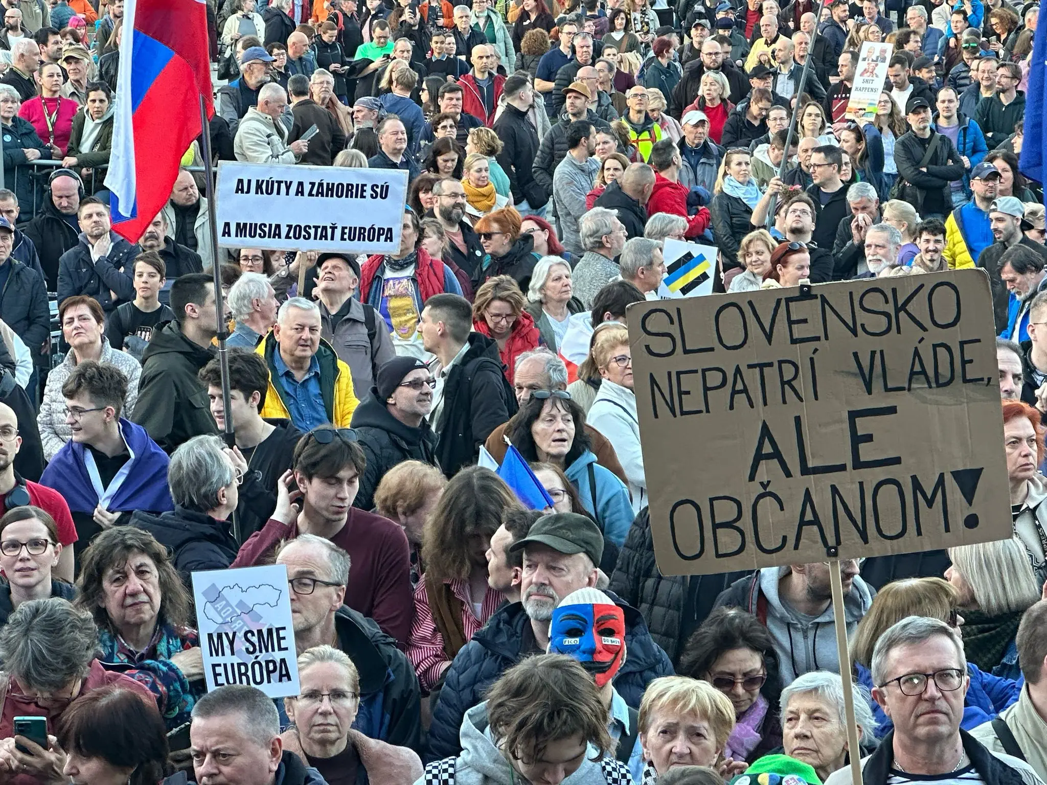 Slovensko je Európa - protestujúci