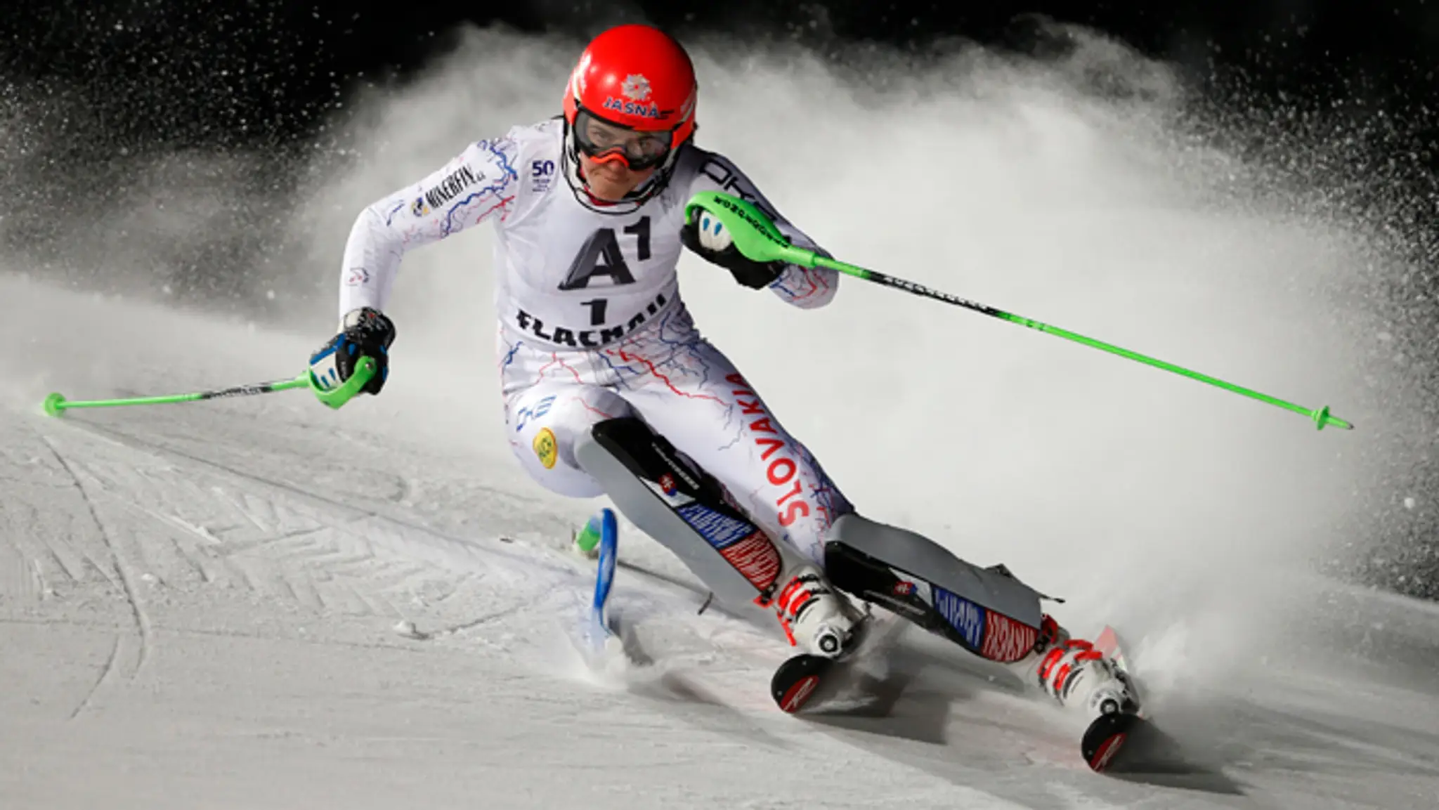Petra Vlhová počas 1. kola nočného slalomu v rakúskom Flachau, v ktorom vypadla