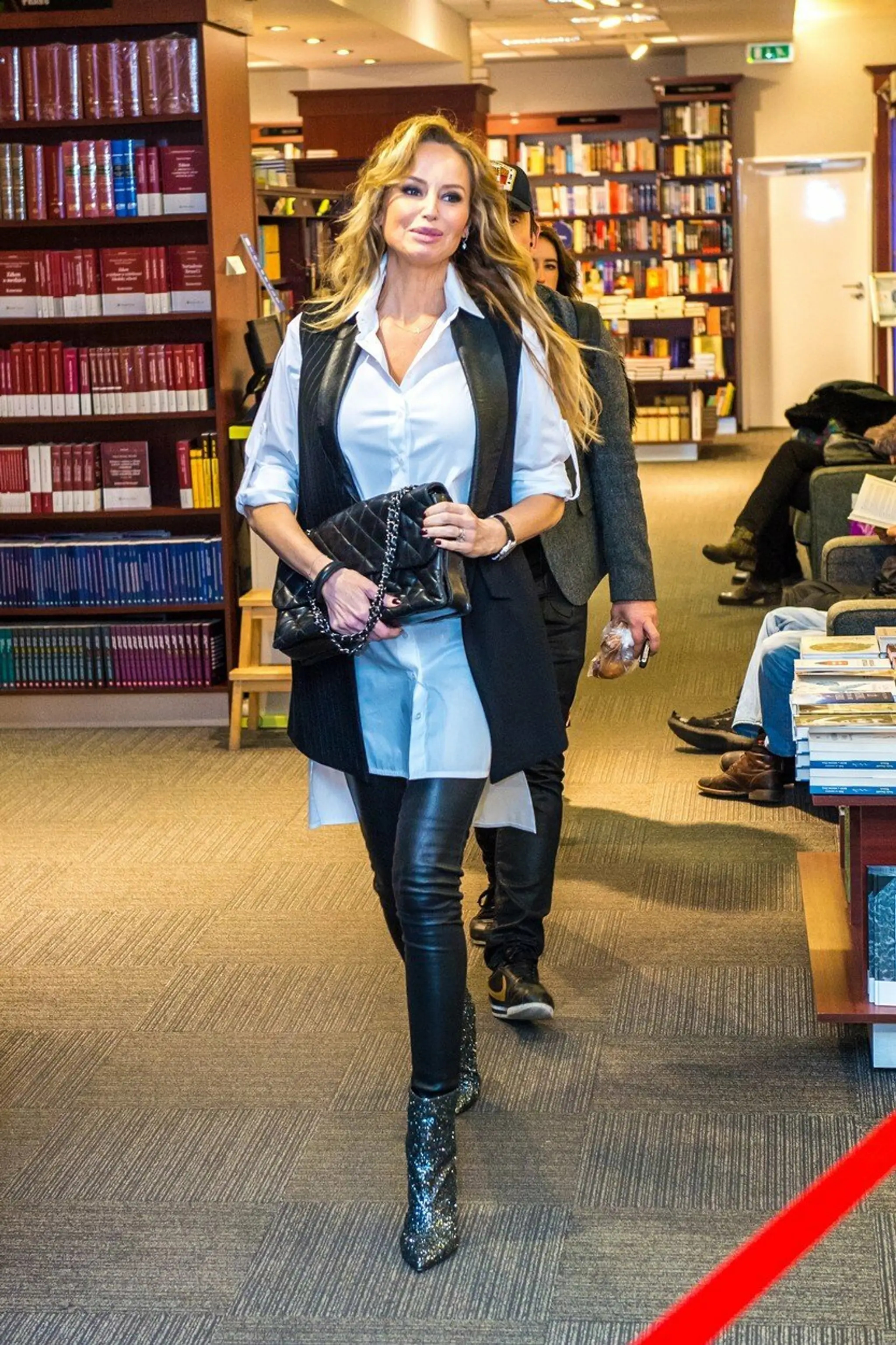 Adriana Sklenaříková-Karembeu