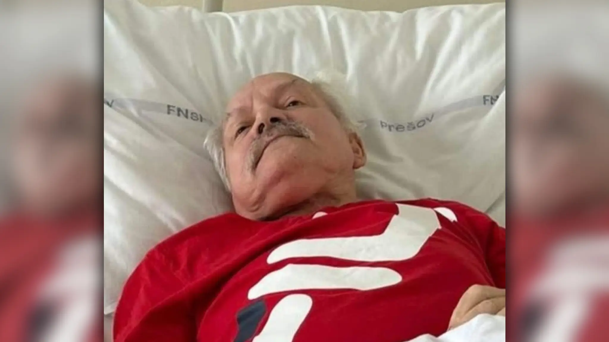Na snímke invalidný dôchodca na nemocničnom lôžku.